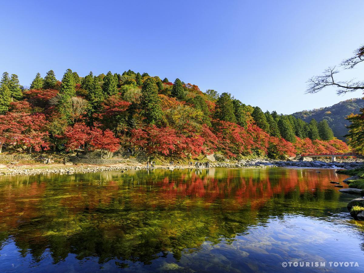 正值楓葉季的香嵐溪。(TOURISM TOYOTA提供)