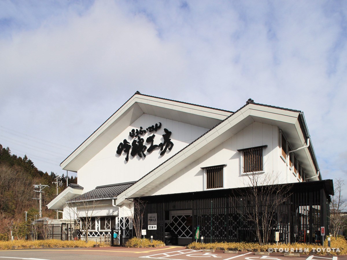 「蓬莱泉吟釀工房」酒造工廠外觀。(TOURISM TOYOTA提供)