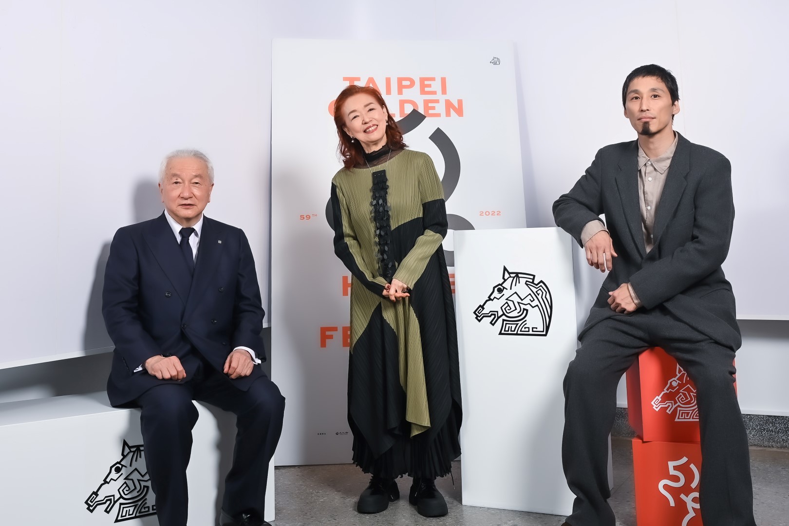 宮本信子（中）偕次子暨伊丹製作公司社長池內萬平（右）、會長玉置泰（左）來台出席金馬影展相關活動。 （金馬執委會提供）
