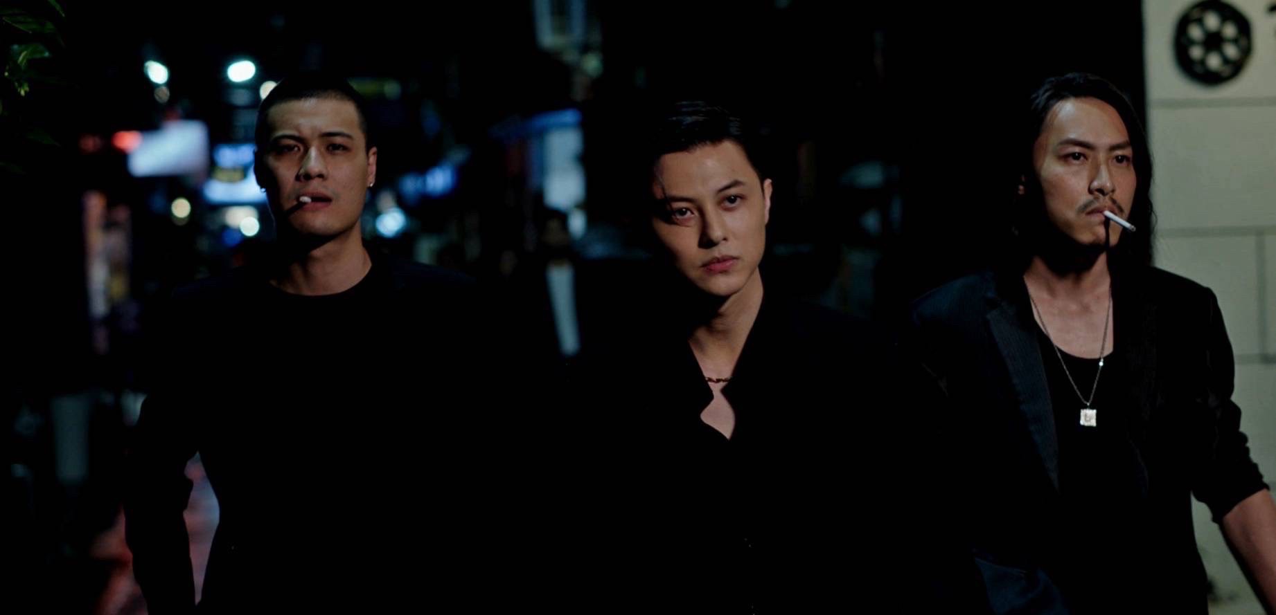 王子甩開偶像包袱，在電影《山中森林》挑戰演出幫派分子，學習兄弟們的言行舉止。（禾力文創提供）