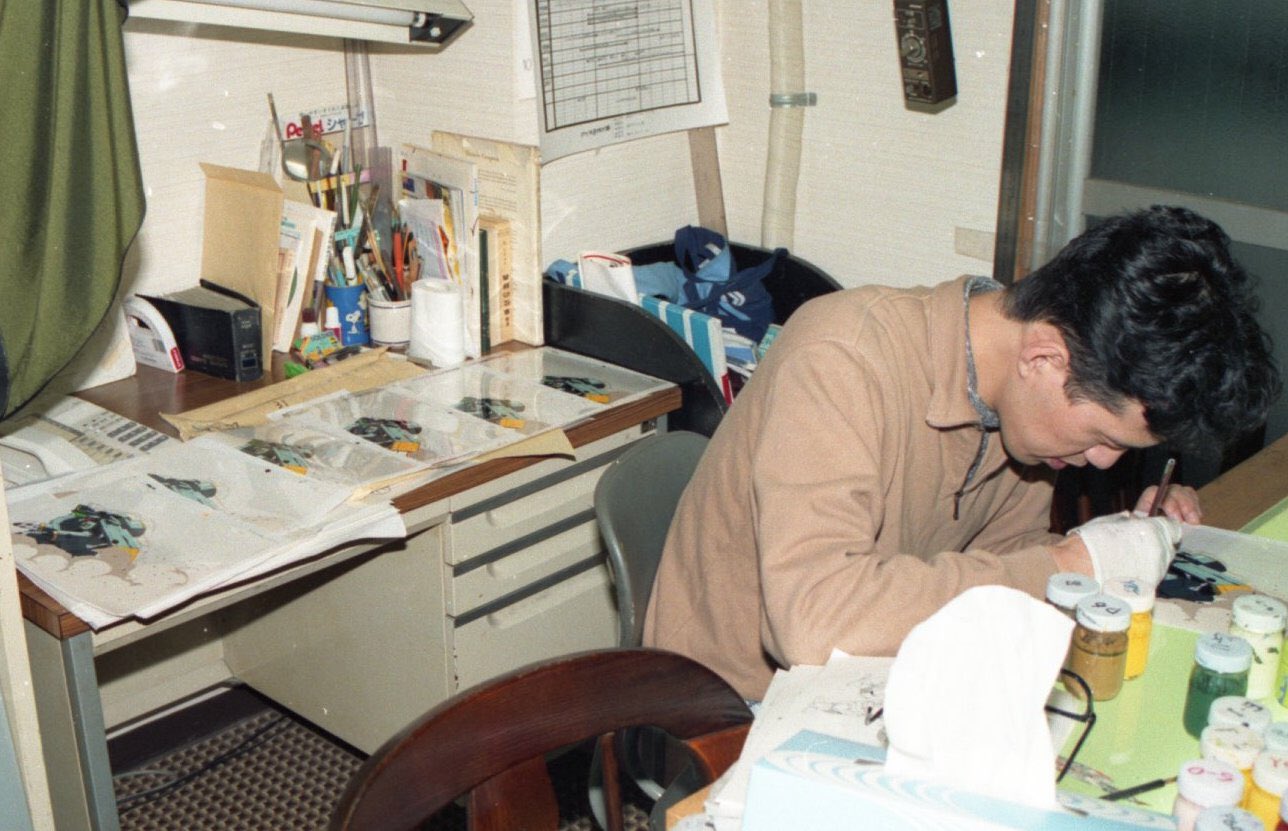 荒牧伸志1987年首次執導《金屬外殼MADOX-01》時，仍採人工手繪上色。（翻攝自Twitter）