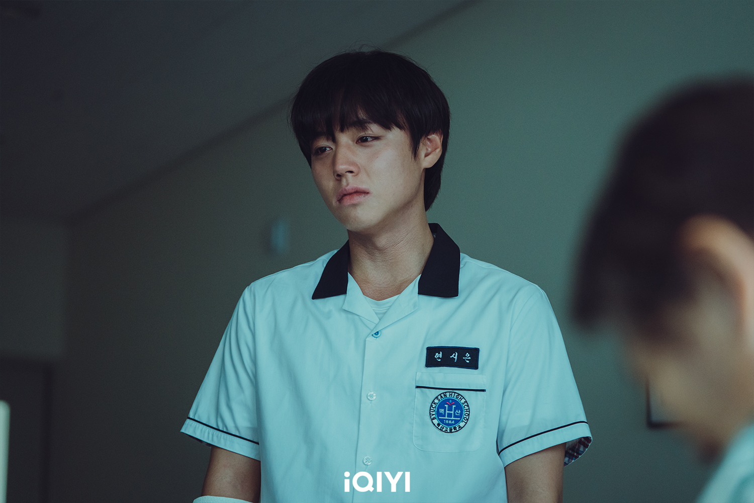 朴志訓藉《弱美男英雄 Class 1》的「延時恩」角色讓許多粉絲驚訝原來他也有黑暗的一面。（愛奇藝國際站提供）