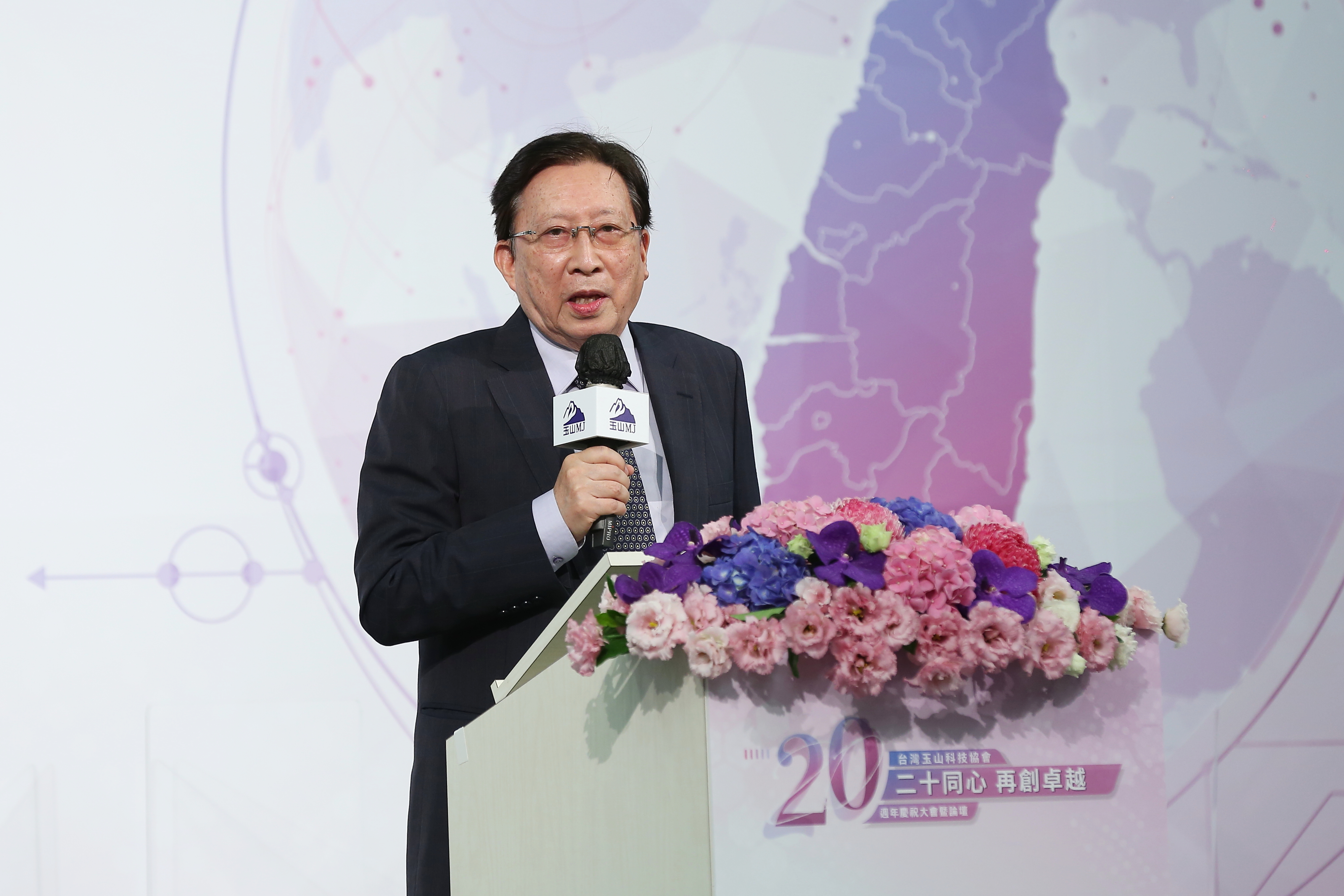 前行政院長劉兆玄率團訪問中國參與兩岸企業家峰會。（本刊資料照）