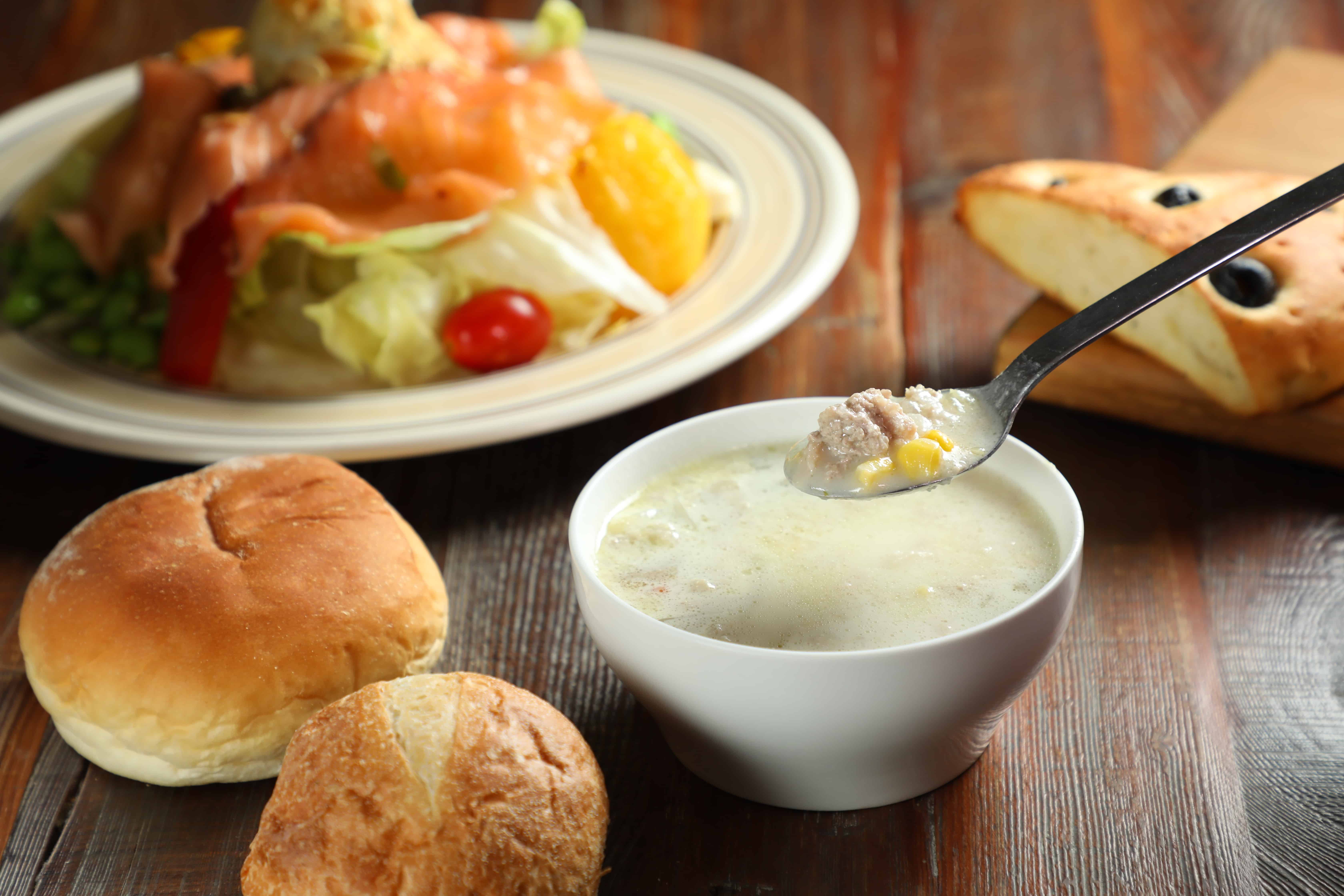 即使是濃湯，「小湯烏」也堅持純蔬果攪打慢熬不加粉。