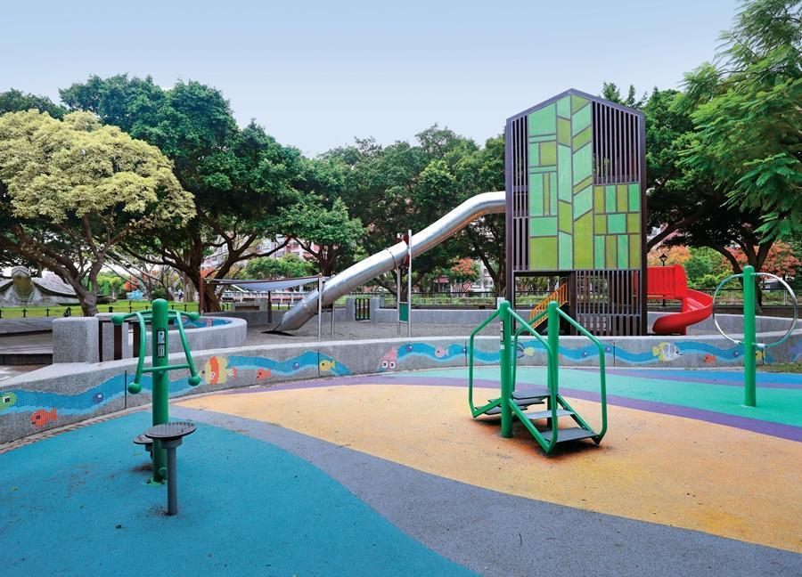 龜山中正公園是共融式遊樂場,也是在地人休憩的好去處。