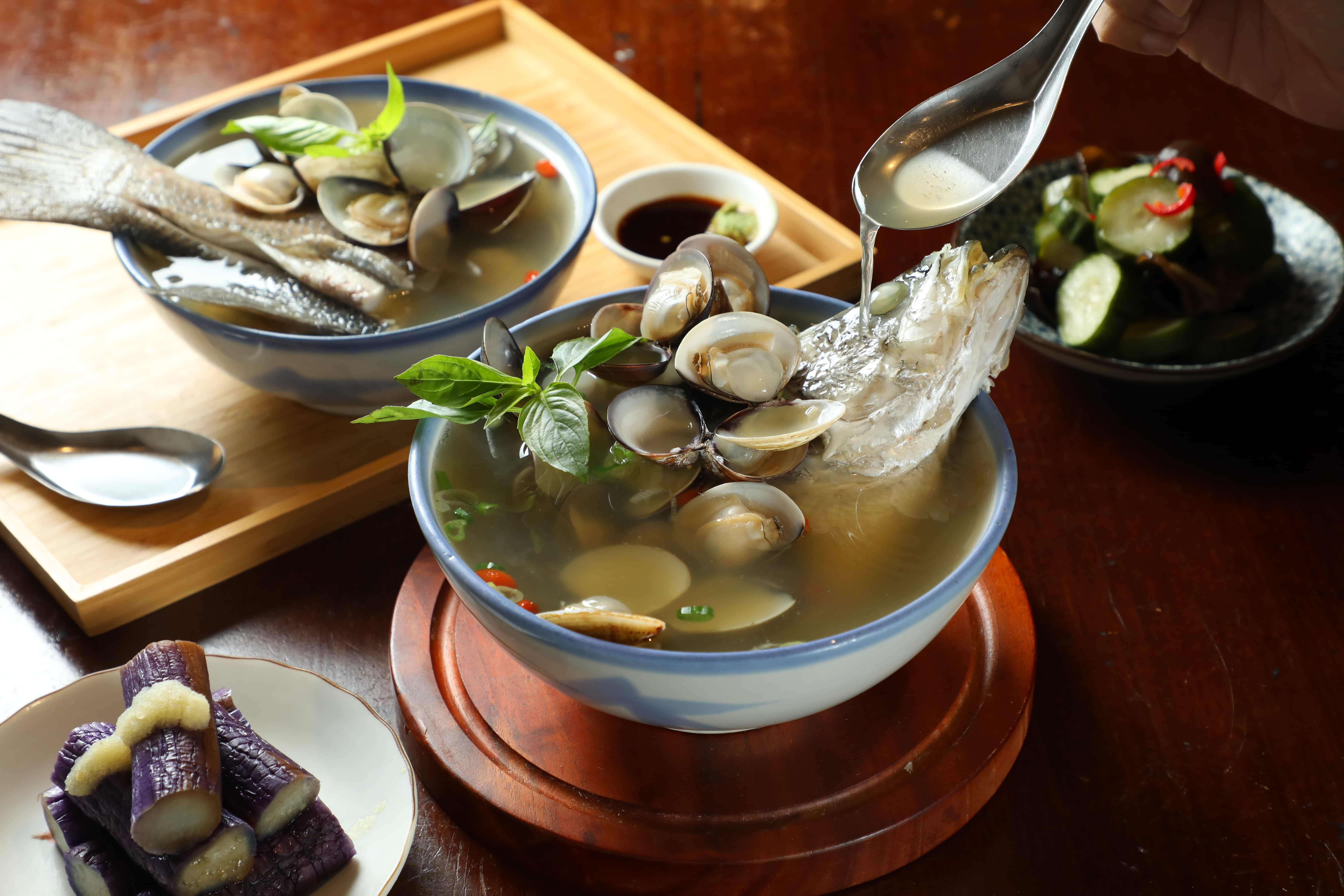 「超人鱸魚」經典「鱸魚湯」可依各人喜好選擇前、中、後段。