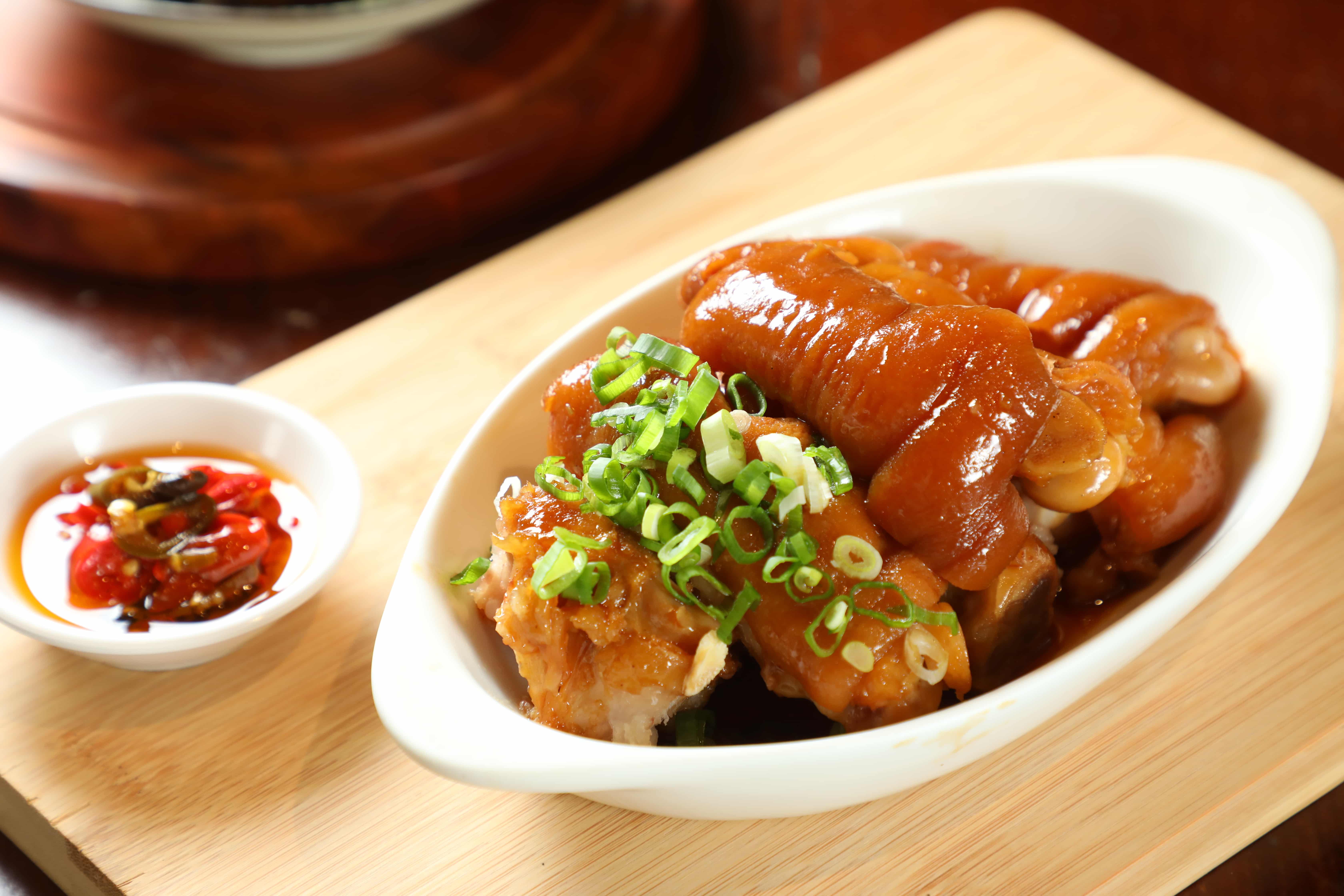 香甜糯口的「柴燒麥芽豬腳」除了內用，也能宅配訂購。（時價，圖中為170元／份）