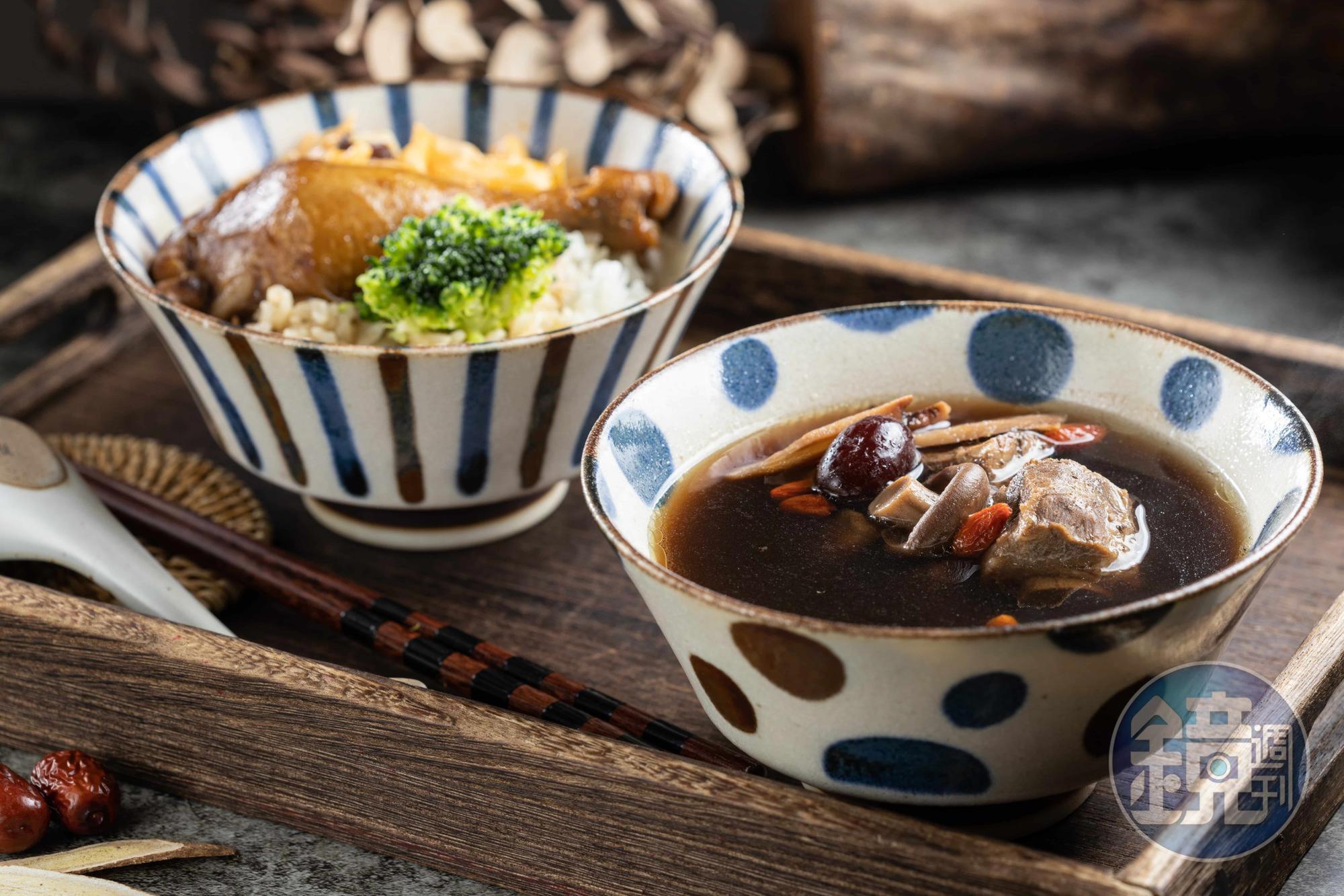 「藥燉排骨湯」（右，150元／份）除了湯頭帶有藥膳的甜潤，排骨更是燉至骨肉分離的嫩口，搭配「醬控雞肉飯」（左，60元／份）也頗合拍。