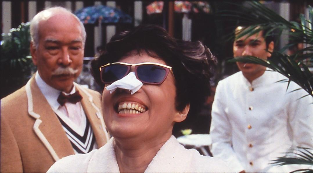 以黑道為題材的電影《民暴之女》讓伊丹十三遭受暴力攻擊,中為飾演律師的宮本信子。 (金馬執委會提供)