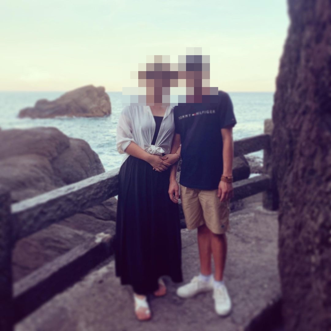 曾女、許男夫妻倆聯手施虐當時僅5歲的女童蘇小妹，導致其半身癱瘓、右眼全盲。（翻攝自曾女IG）