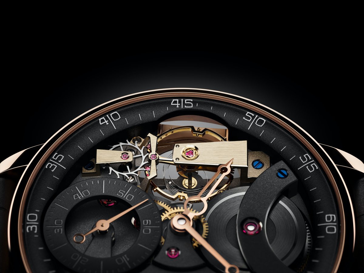 Ferdinand Berthoud Chronomètre FB3，是一款小三針動力儲存顯示錶，此錶的擒縱結構，採用了費迪南貝爾圖製作的古老航海鐘所採用的「柱狀游絲」，而且是目前市場上所有「柱狀游絲」錶唯一通過現代COSC官方天文台認證的錶款。