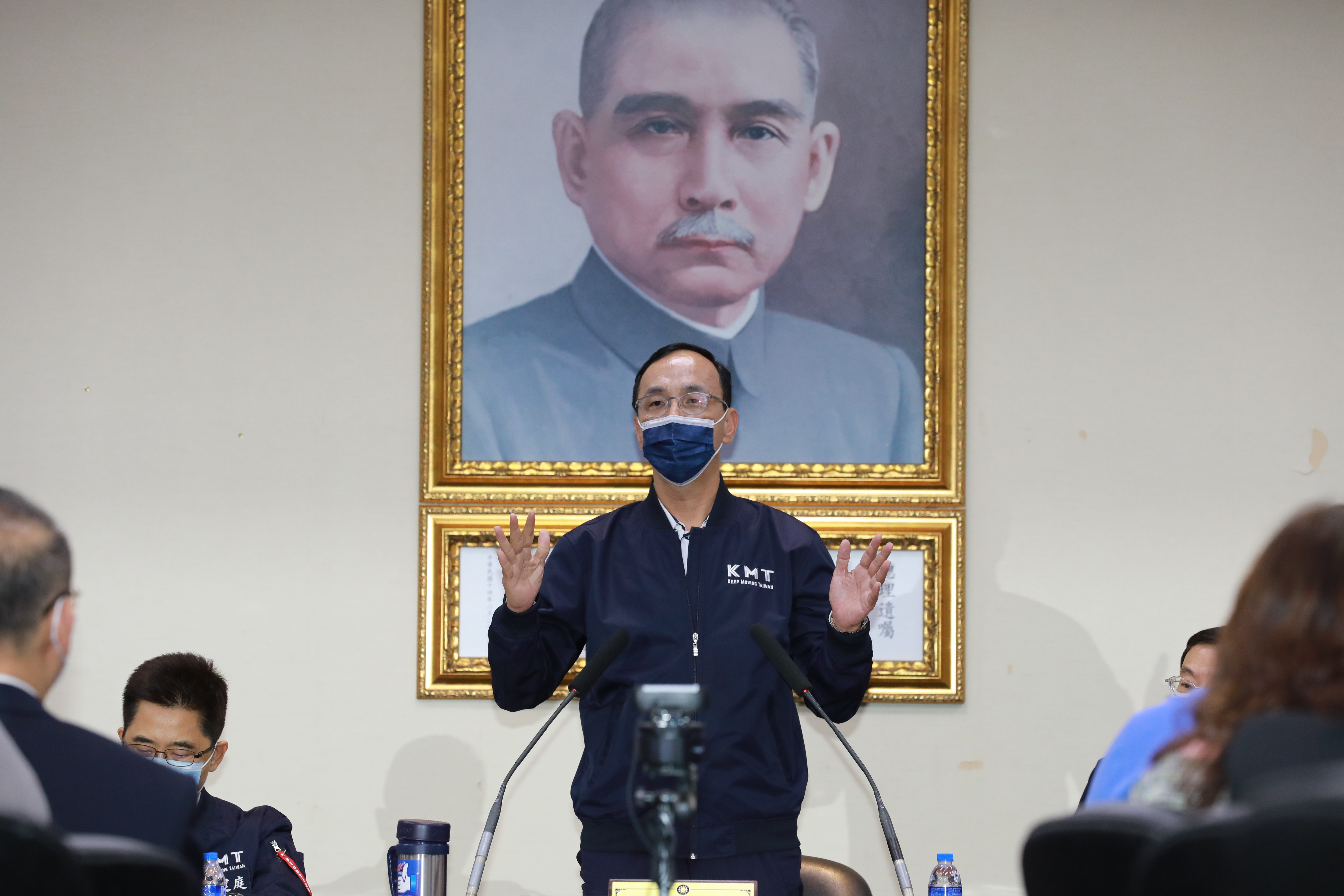 九合一大選甫結束,國民黨在縣市長選舉中贏下一片藍天,黨主席朱立倫表示,沒有一絲一毫的自滿。