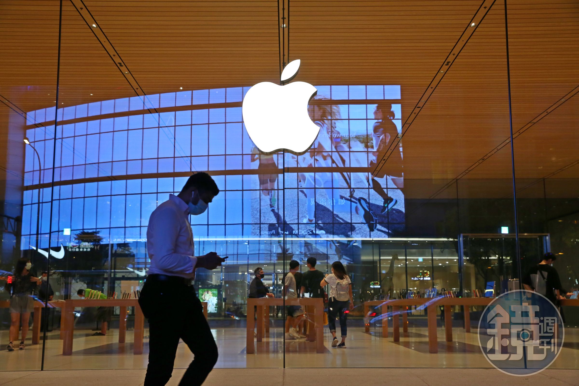 過去蘋果已在台灣設立2間Apple Store直營店，但都坐落於台北市信義區。（本刊資料照）