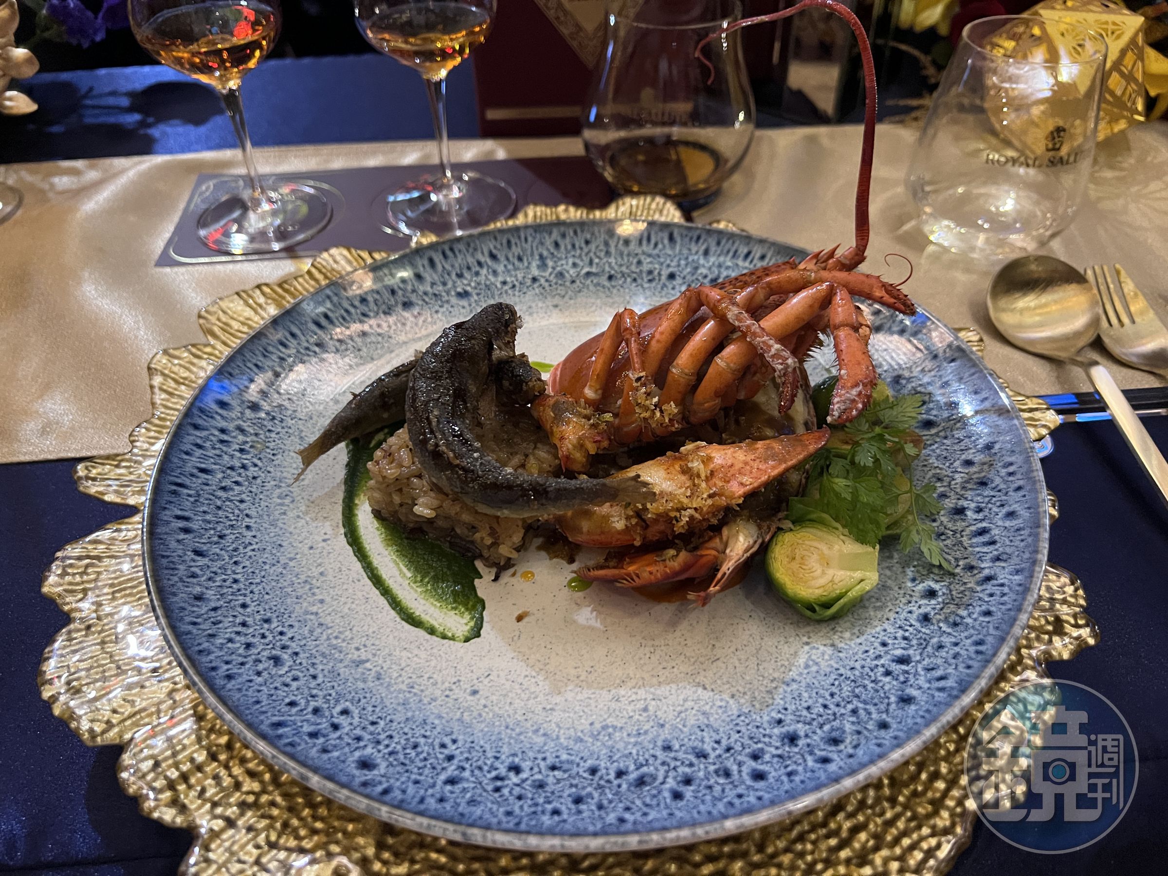 雙主菜「魚躍龍門」安排香魚和龍蝦同框。