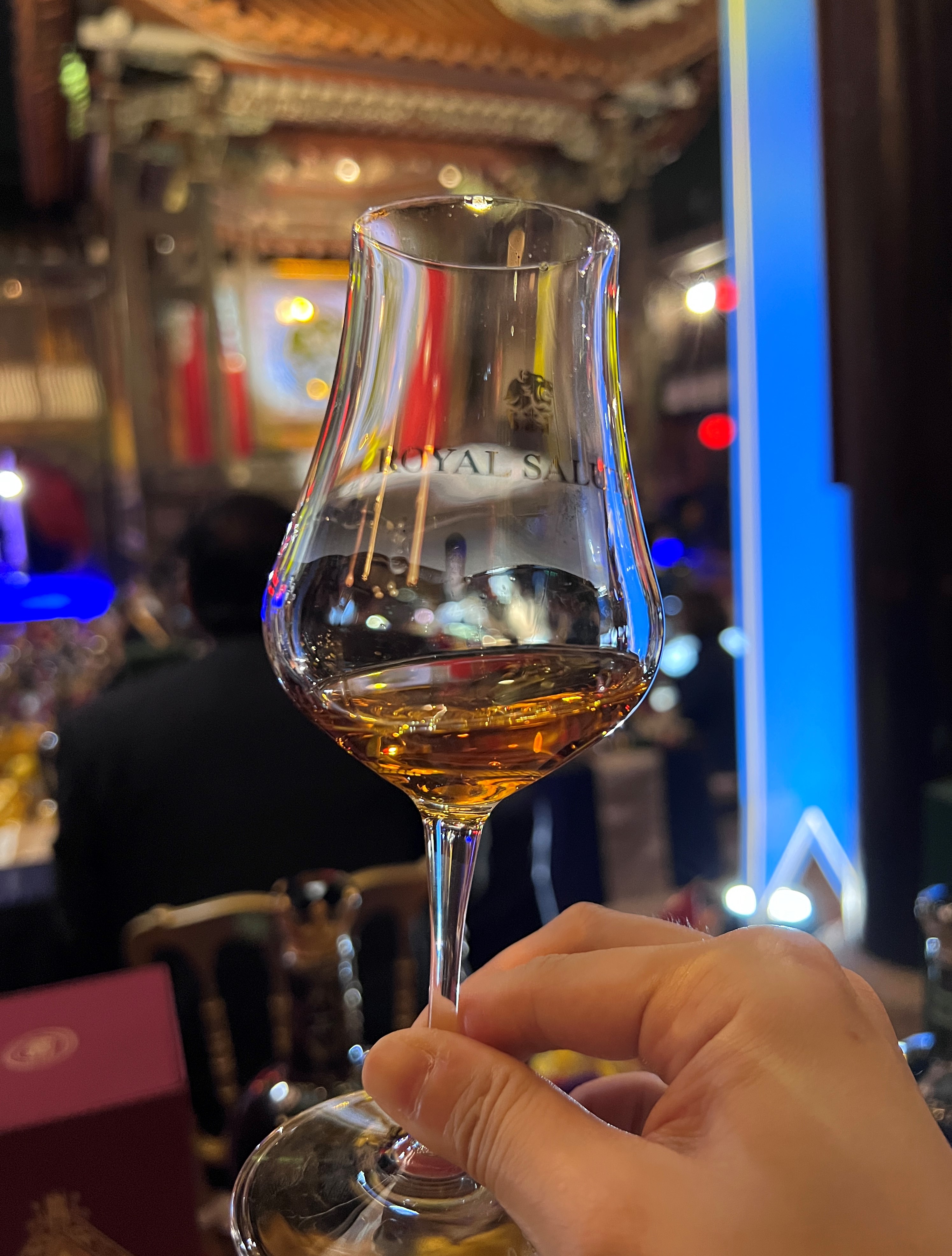 品飲30年威士忌，揭開發表會序幕。