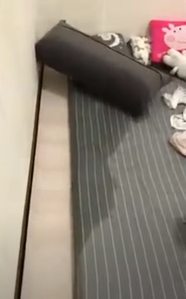 屋內嚴重漏水，造成家具泡水。（翻攝Yulin Chen YouTube頻道）