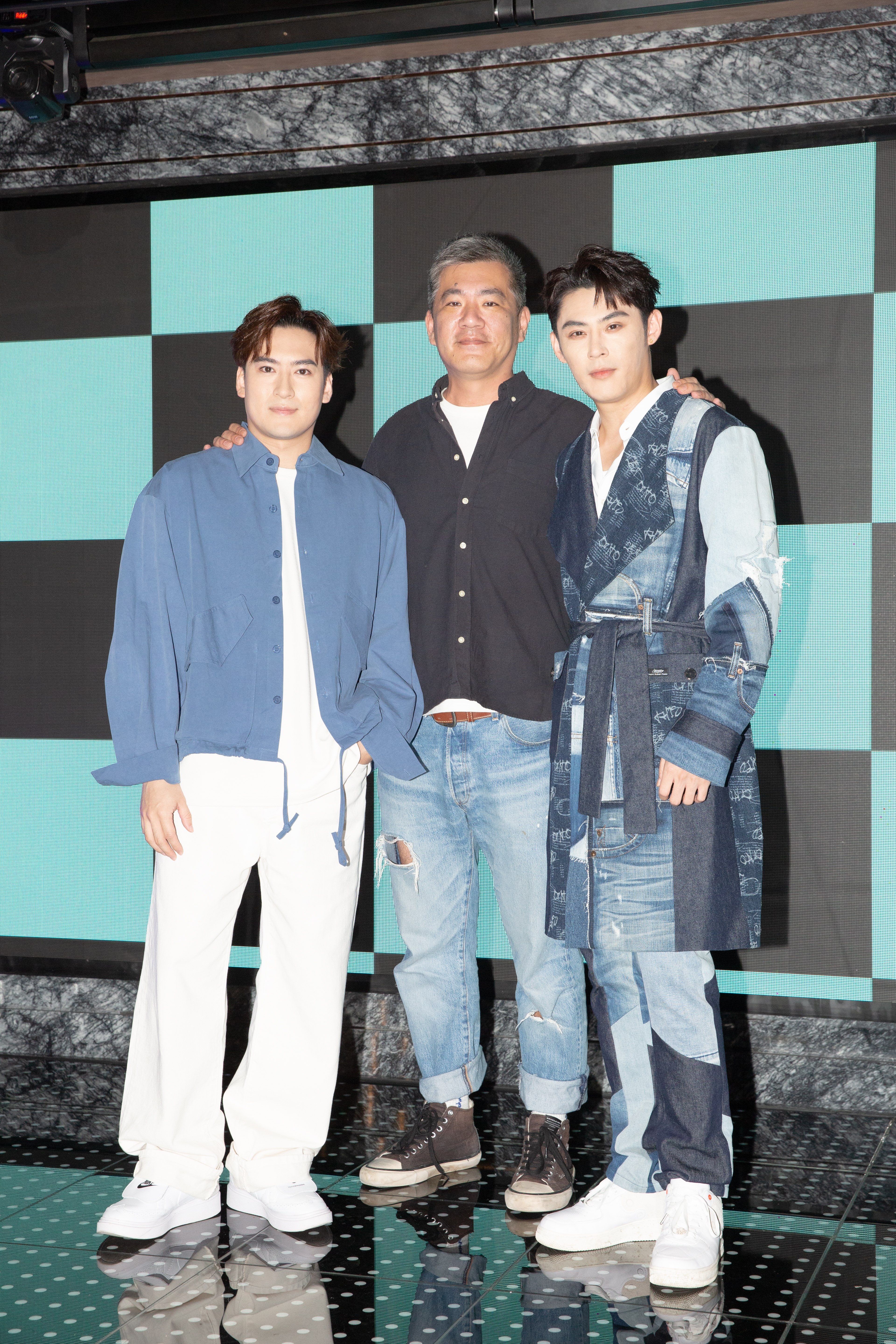 陳奕被沈建宏和導演郝心翔推薦最適合當男公關。
