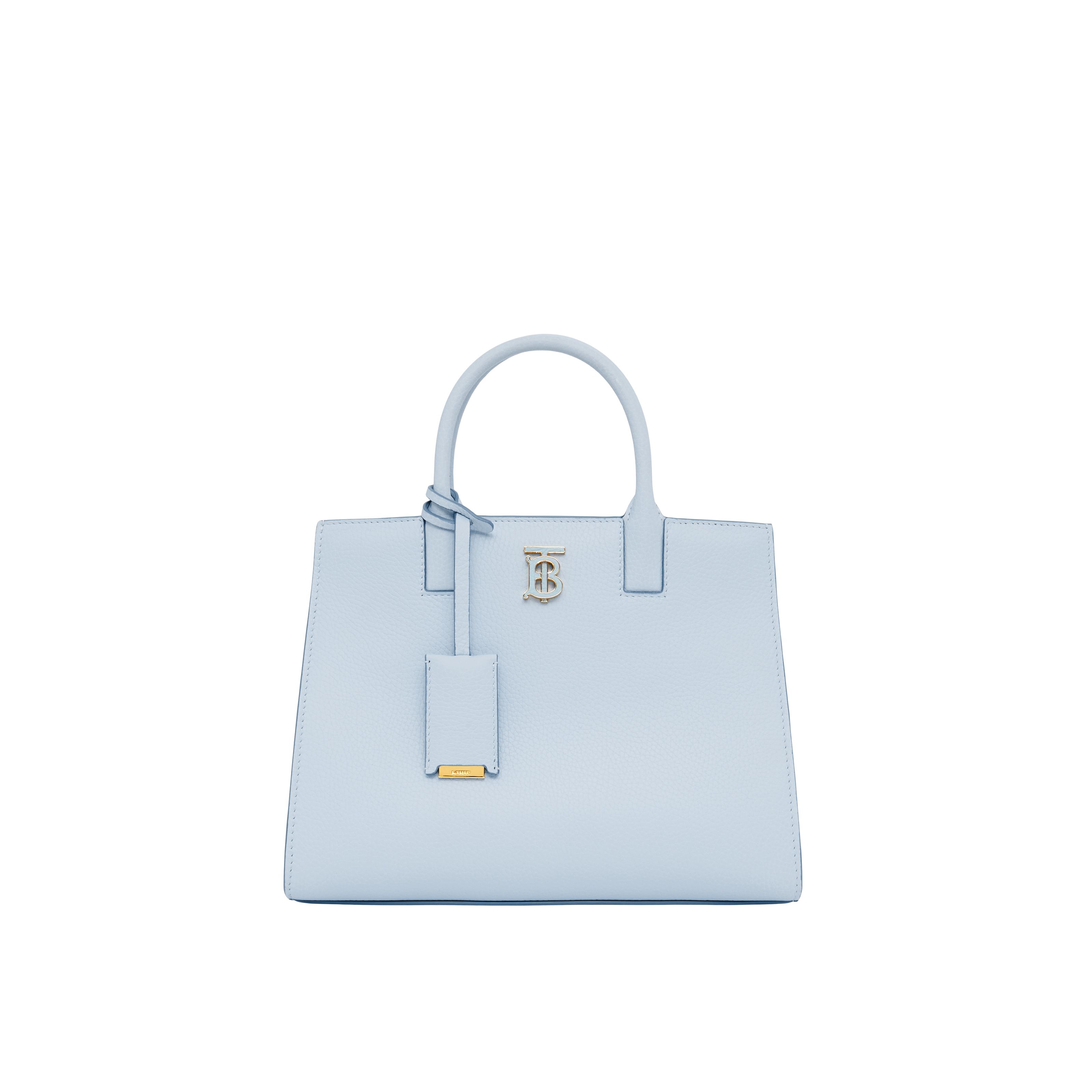 淡藍色粒面皮革迷你Frances包。NT$85,000（BURBERRY提供）