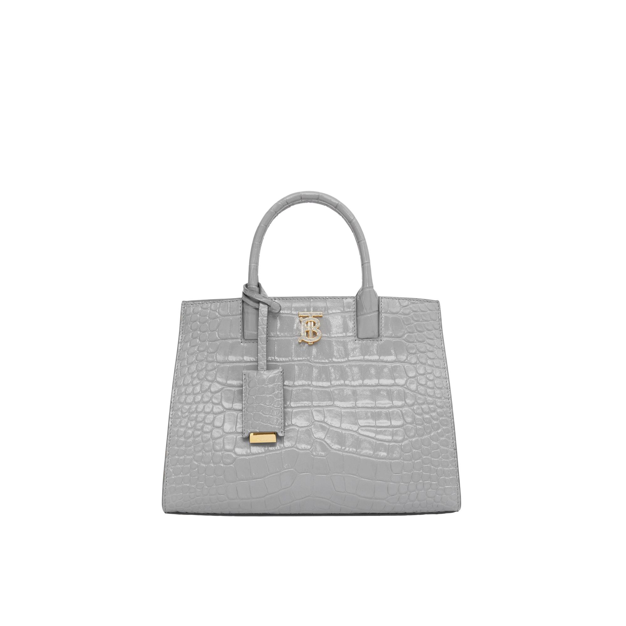 雲灰色浮雕皮革迷你Frances包。NT$85,000(BURBERRY提供)
