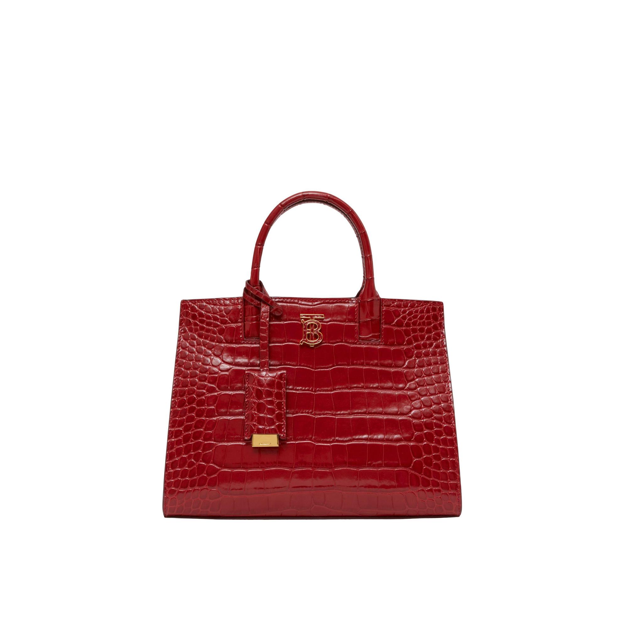 暗胭脂紅迷你浮雕皮革Frances包。NT$85,000(BURBERRY提供)
