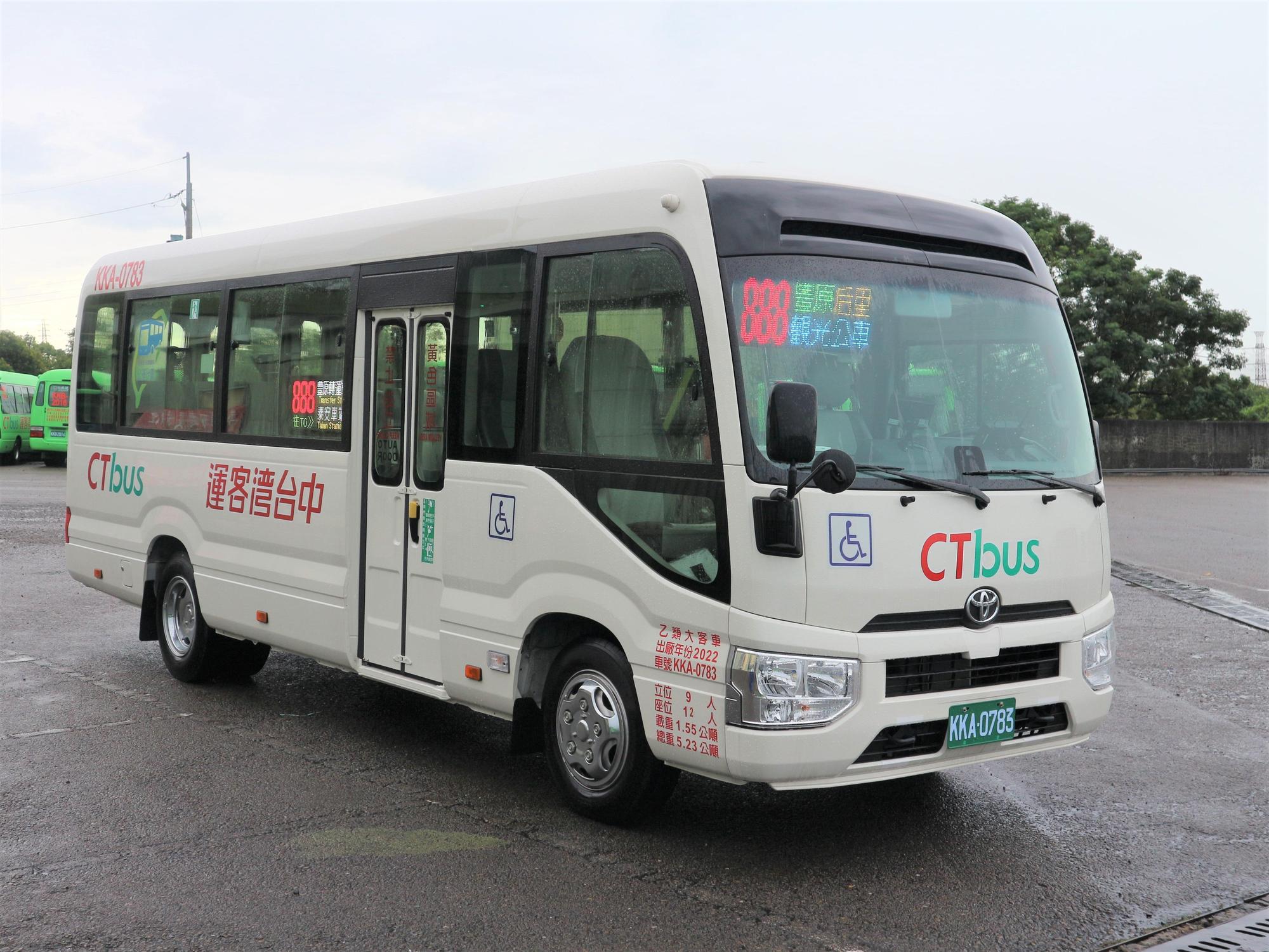 今年新增的888公車路線，行經麗寶樂園等知名景點。