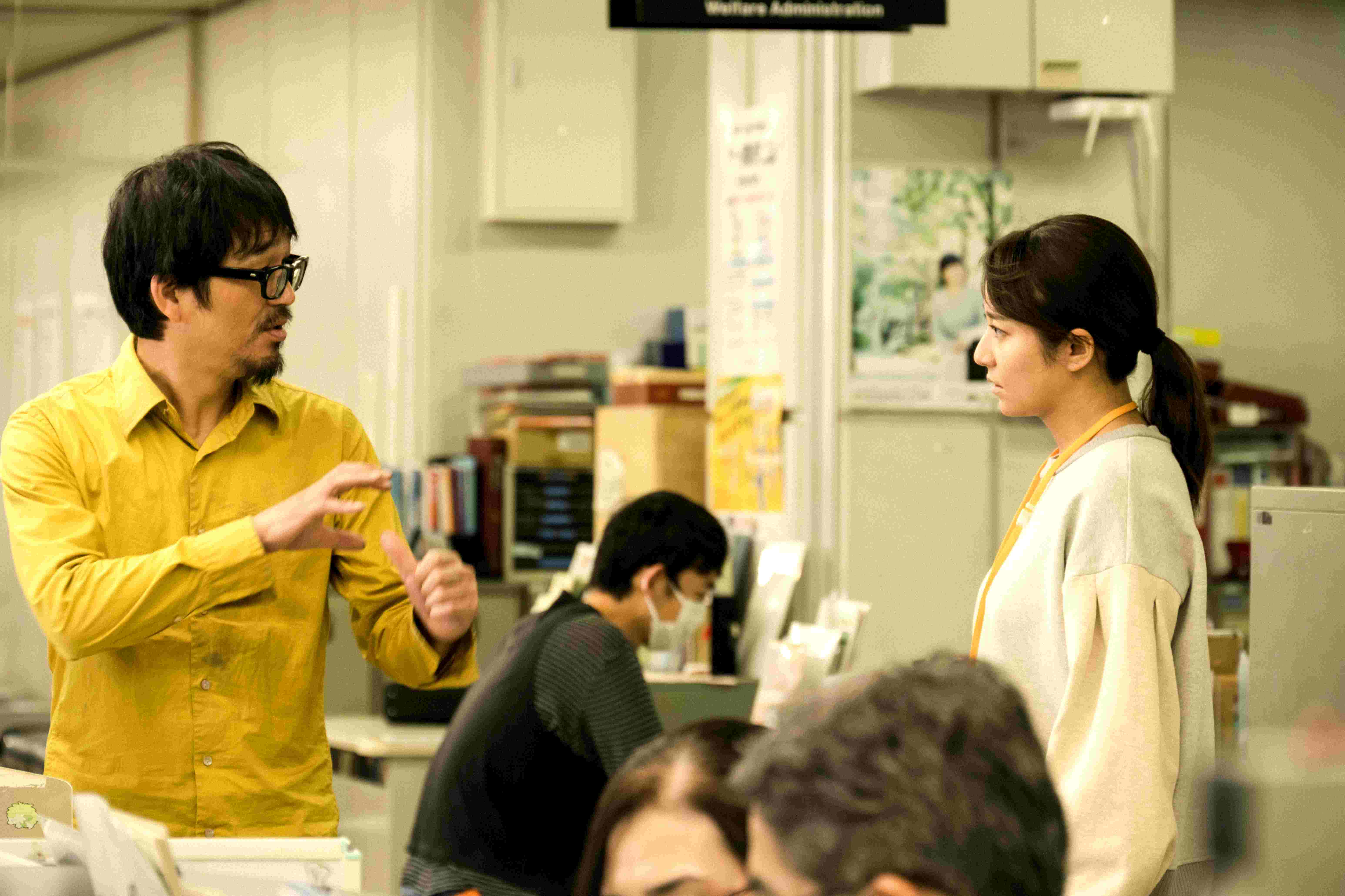 砂田原子不僅演出《還有愛的日子》，也擔任木村文乃的手語老師。（海鵬）