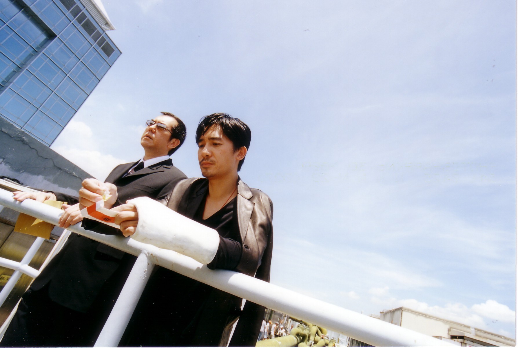 本屆金馬影帝黃秋生是《無間道》系列重頭角色，也是他派梁朝偉飾演的陳永仁前去臥底。（華映娛樂提供）