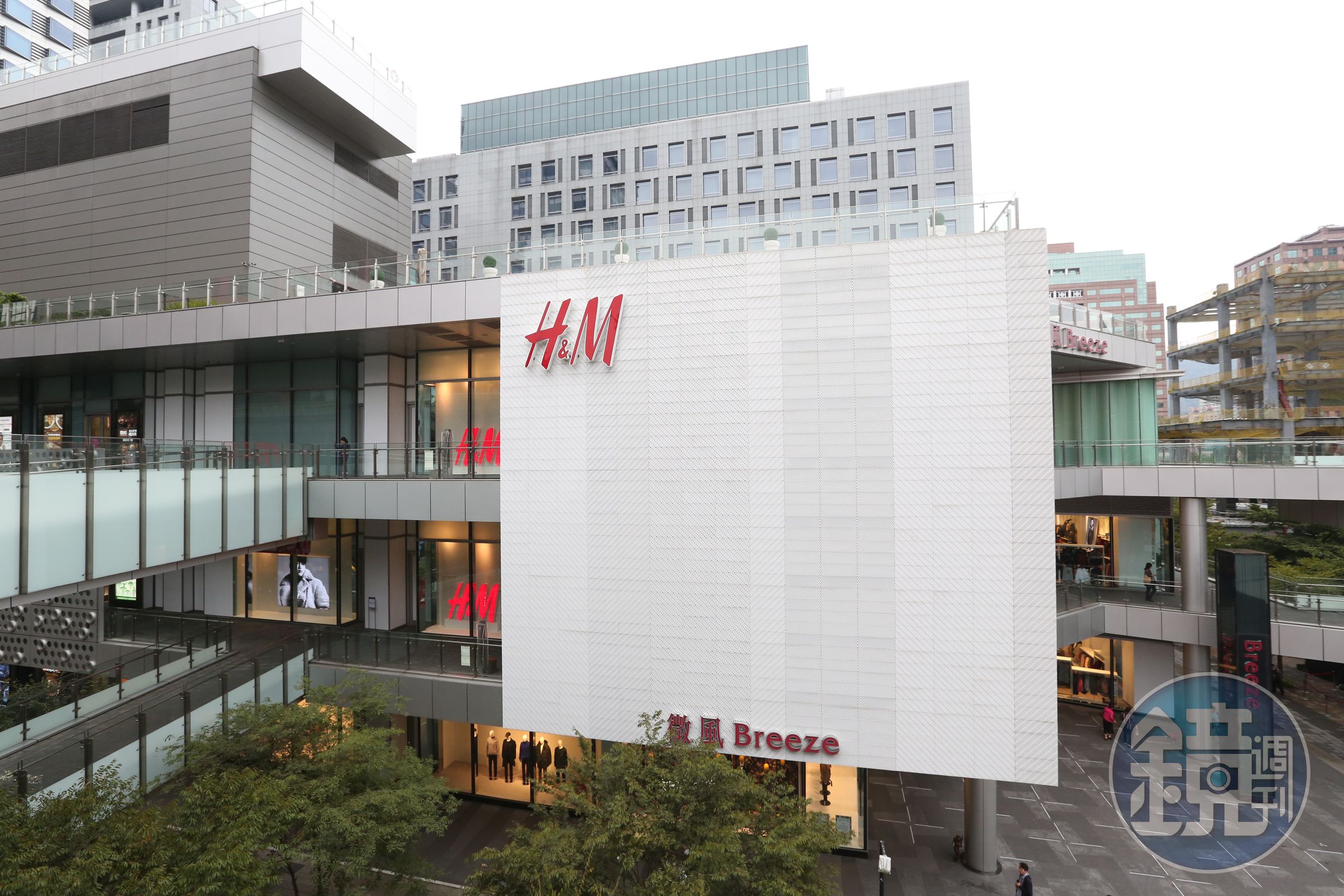 瑞典快時尚品牌H&M宣布，將針對全球業務裁員1,500人。（本刊資料照）
