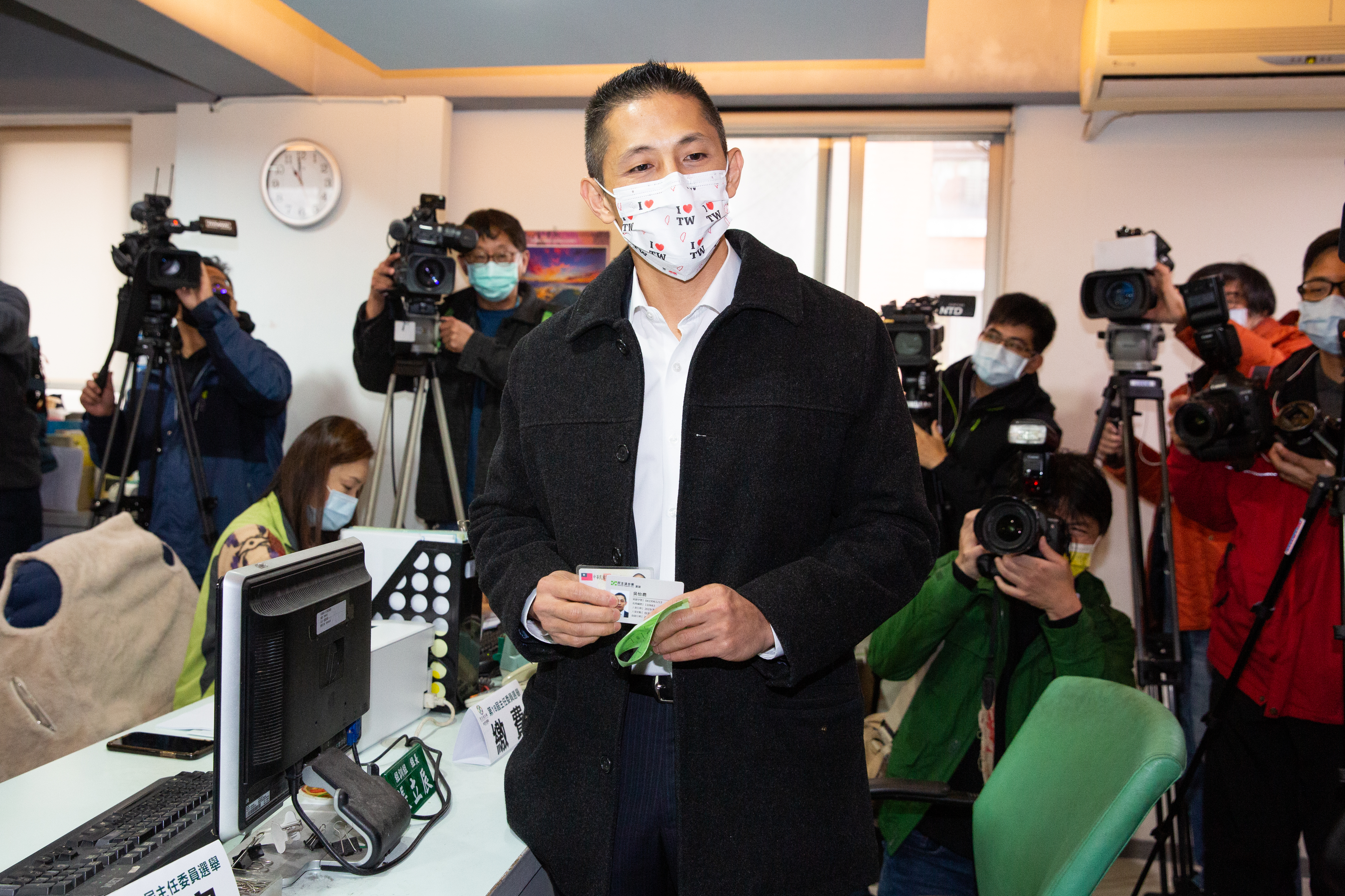 民進黨確定派吳怡農（圖）參加立委補選，王鴻薇仍掙扎是否參選。（本刊資料照）