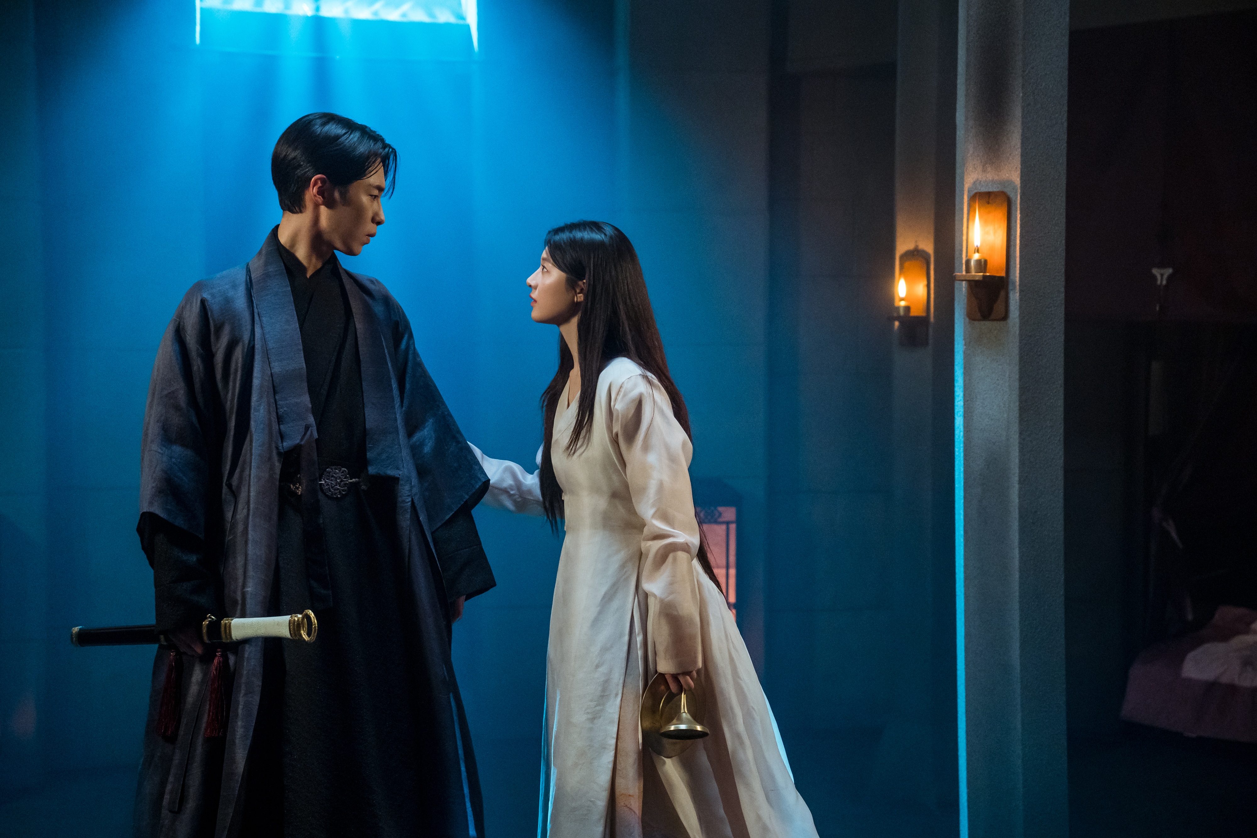 高允真回歸《還魂： Alchemy of Souls》與李宰旭再譜情緣。（Netflix提供）