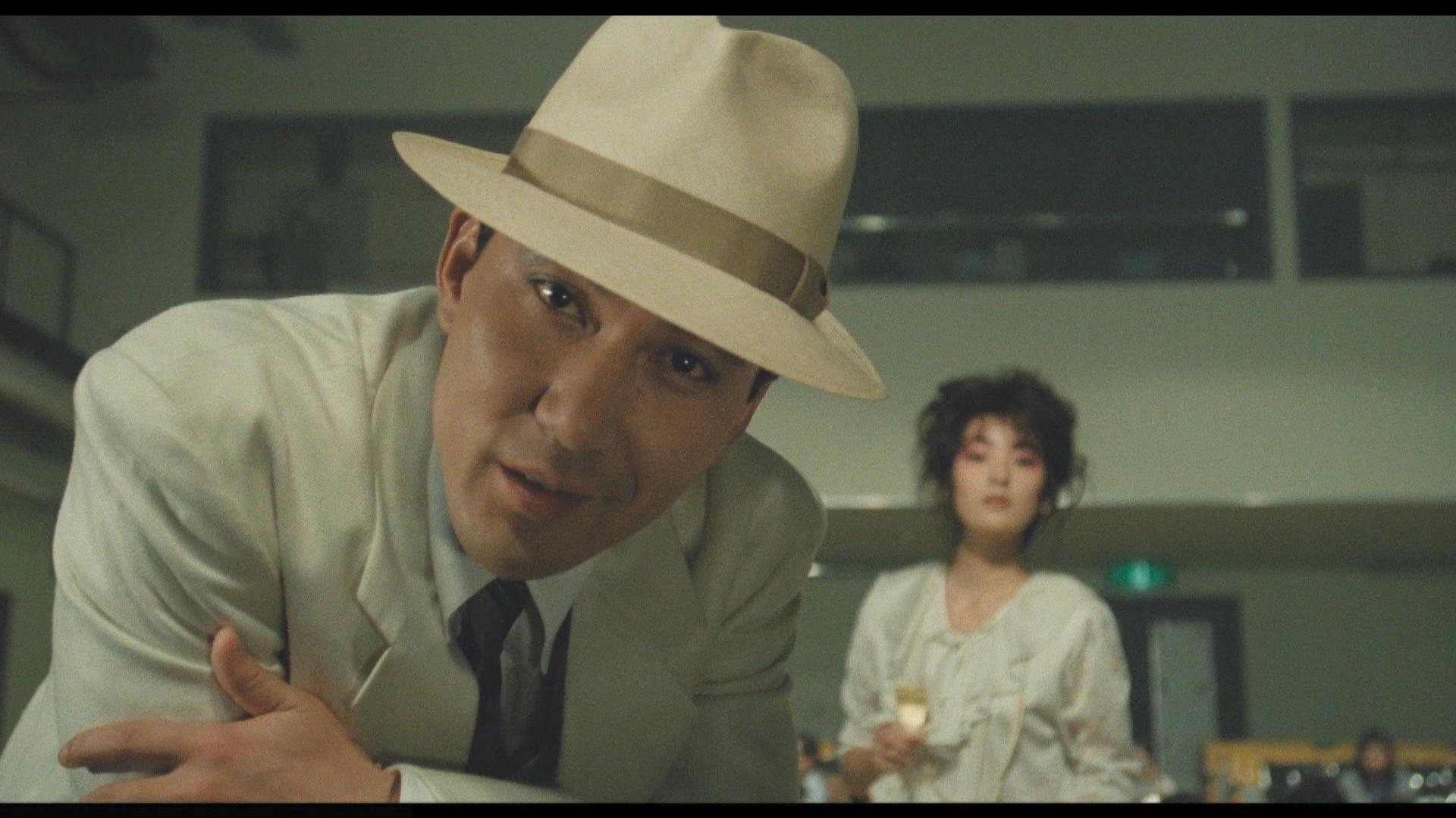 役所廣司（左）打破第四道牆跟觀眾對話。 （台北双喜電影提供）