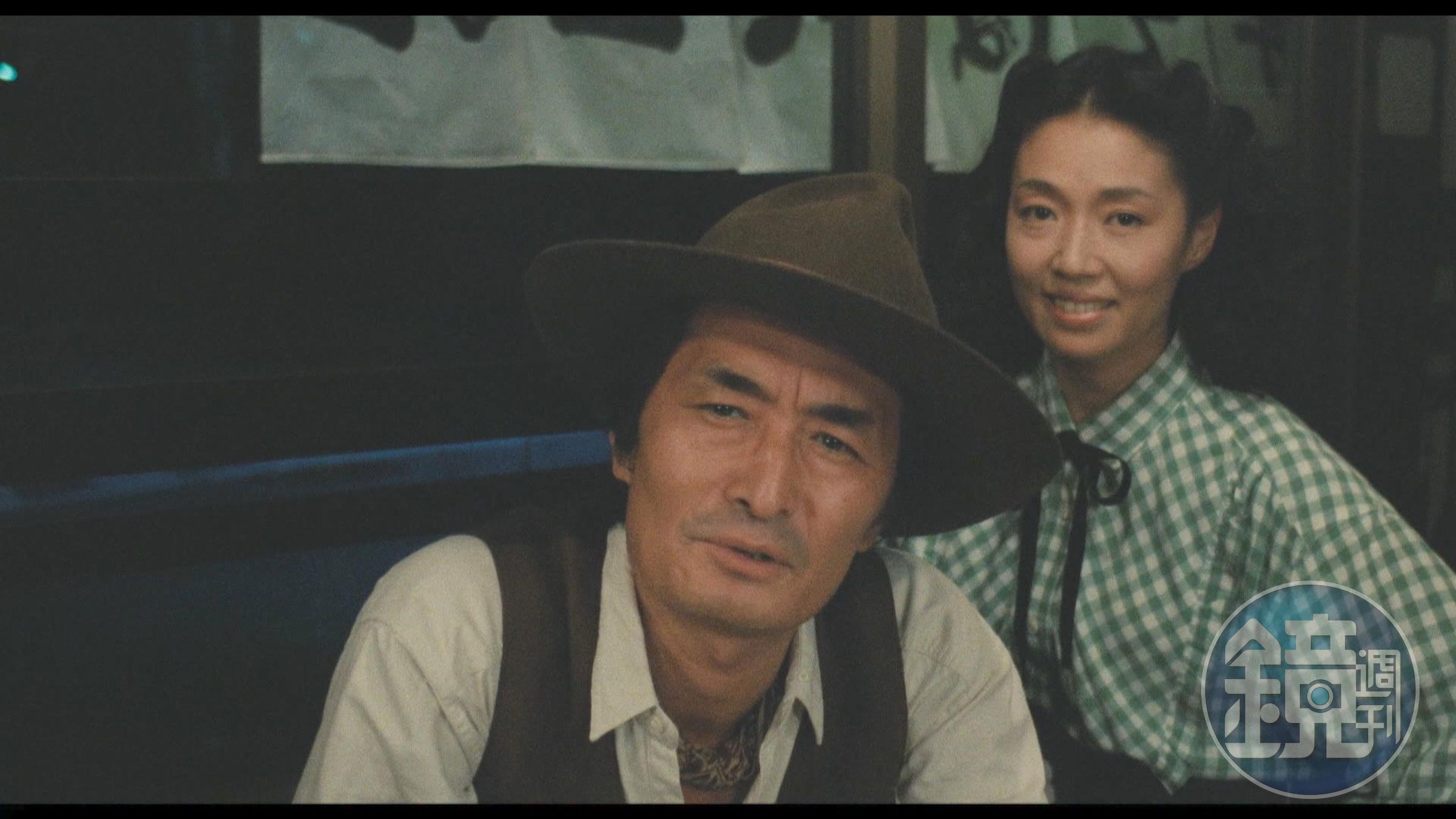 山崎努（左）飾演的角色帶領「Tampopo」宮本信子（右）找出完美拉麵的製作方式。 （台北双喜電影提供）