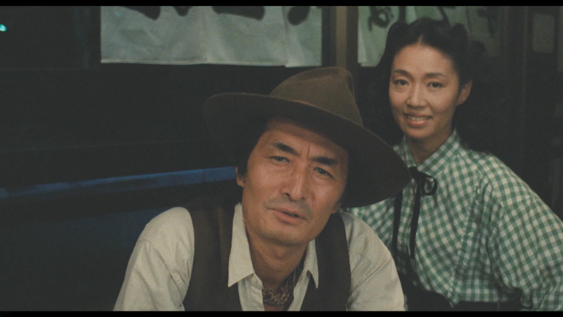 山崎努（左）飾演的角色帶領「Tampopo」宮本信子（右）找出完美拉麵的製作方式。 （台北双喜電影提供）