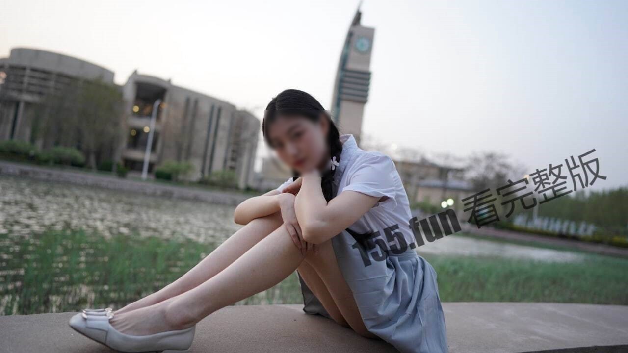 中國正妹班花疑淪權貴包養，性愛影像被流出！網友熱議「可惜了」。（翻自《黑料不打烊》）