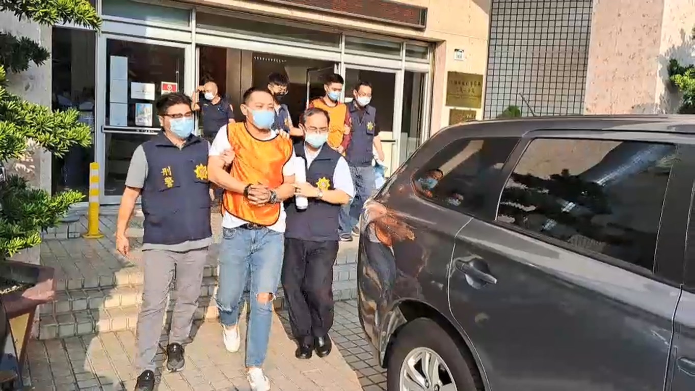 警方逮捕黃嫌、蘇嫌2人。（警方提供）