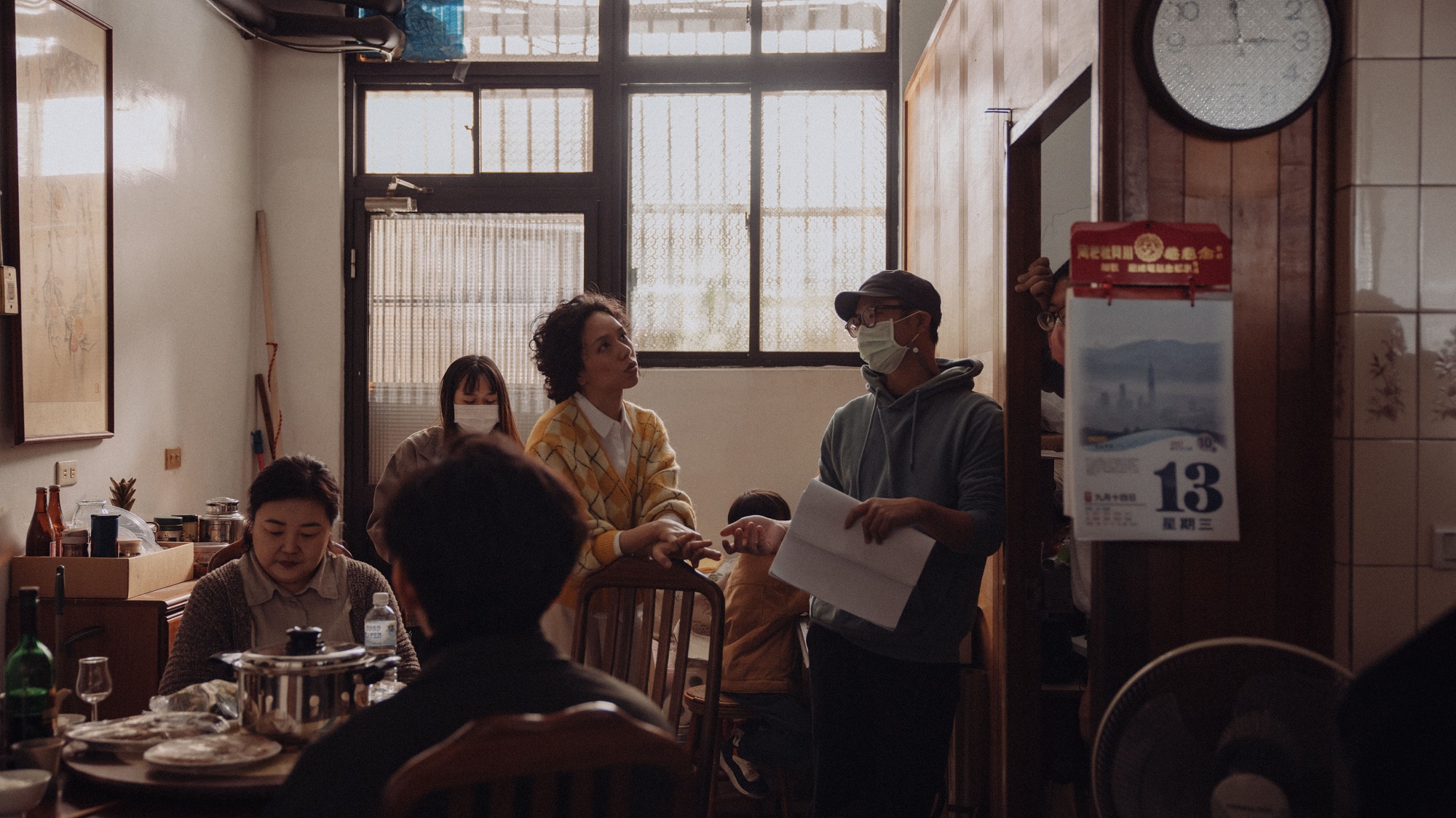 導演高炳權（右）對《梅莉》中描述家庭3代狀態很有感，加入對婚姻的體認與男性角度。（公視提供）