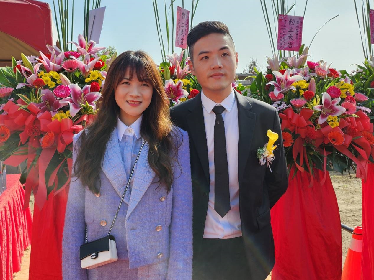 鑫龍騰開發（股號3188）今（1）日舉辦「岡山信義案」動土典禮，二代接班人鑫龍騰開發總經理黃勁嘉（右）與龍騰建設執行長黃文柔雙雙亮相。