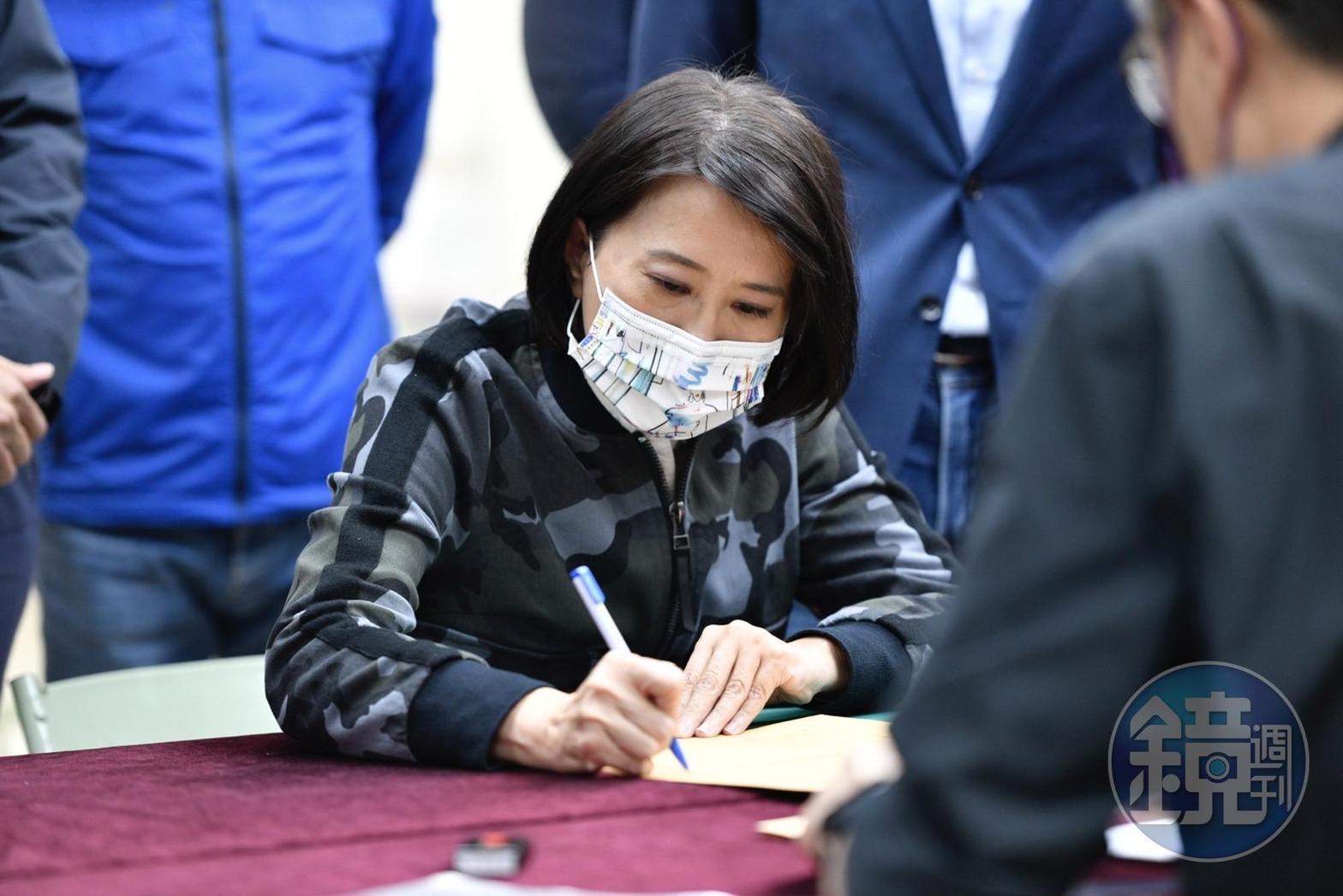 醫師吳欣岱認為,王鴻薇投入立委補選意味著國民黨的人才庫已經見底,年輕人才毫無出線的機會與空間。