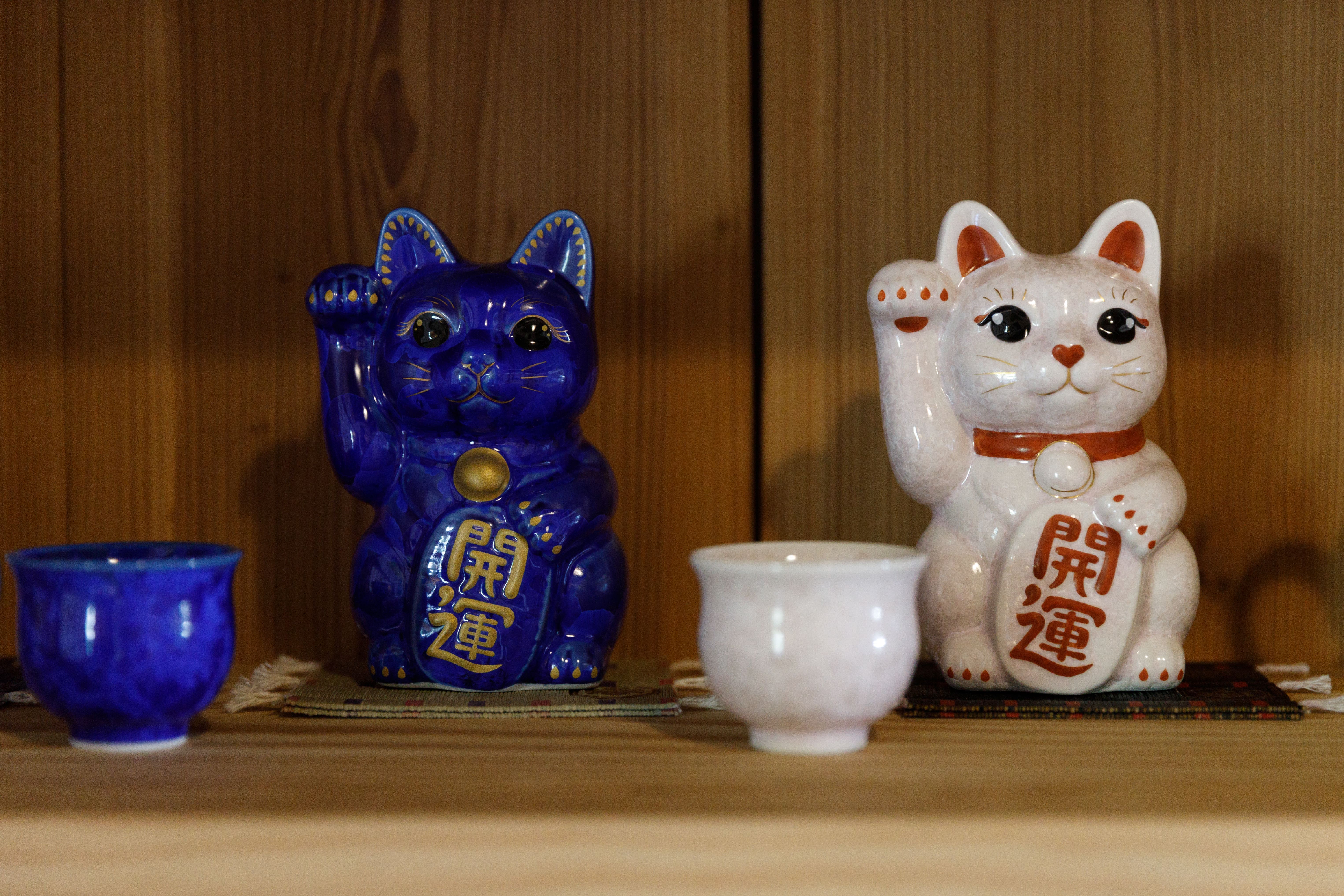 職人製作的京都清水燒花結晶招財貓，可以客製化訂購。（3,800元起／隻）