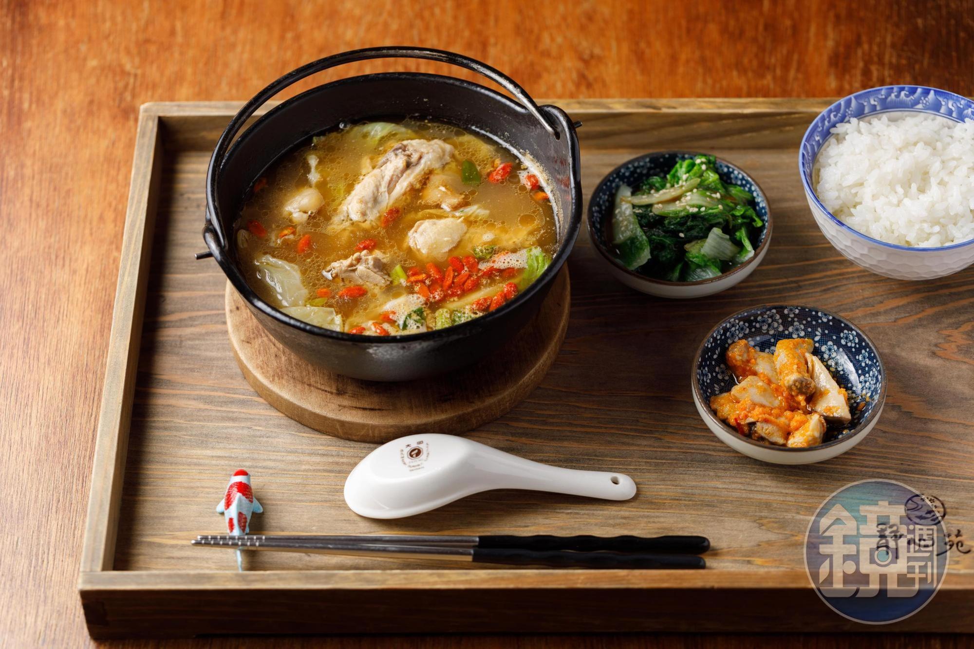 「老時光溫補麻油雞套餐」最適合這個季節享用。(360元/份)