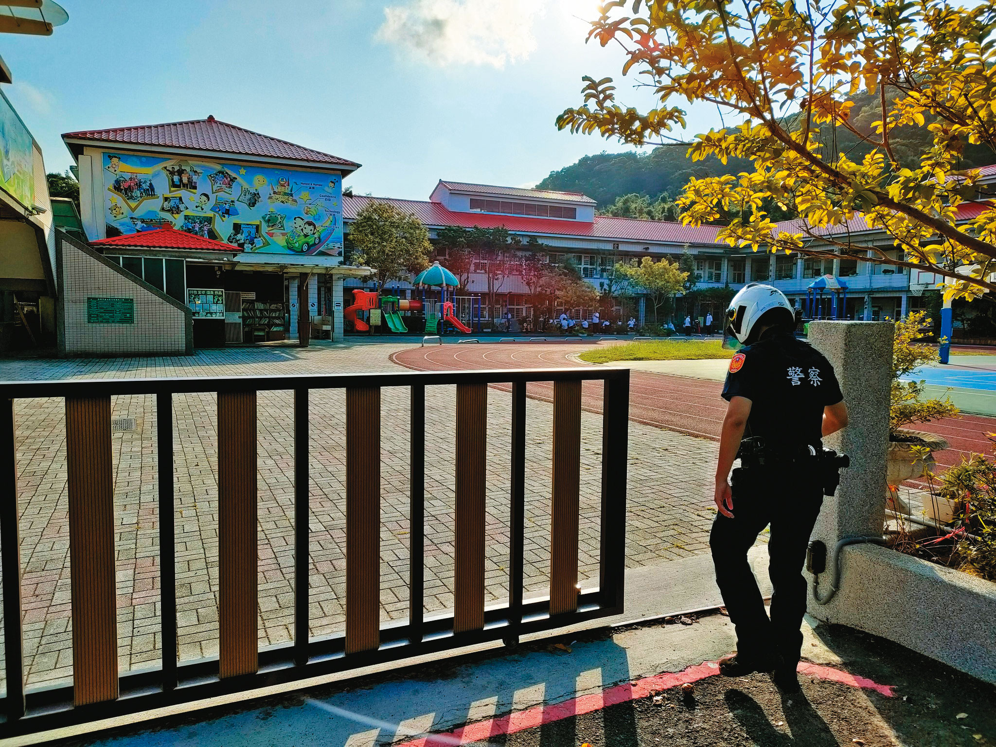 桃園警方常在臉書宣傳兒少保護觀念，但辦案態度卻讓人搖頭。（翻攝桃園市警局少年隊臉書）