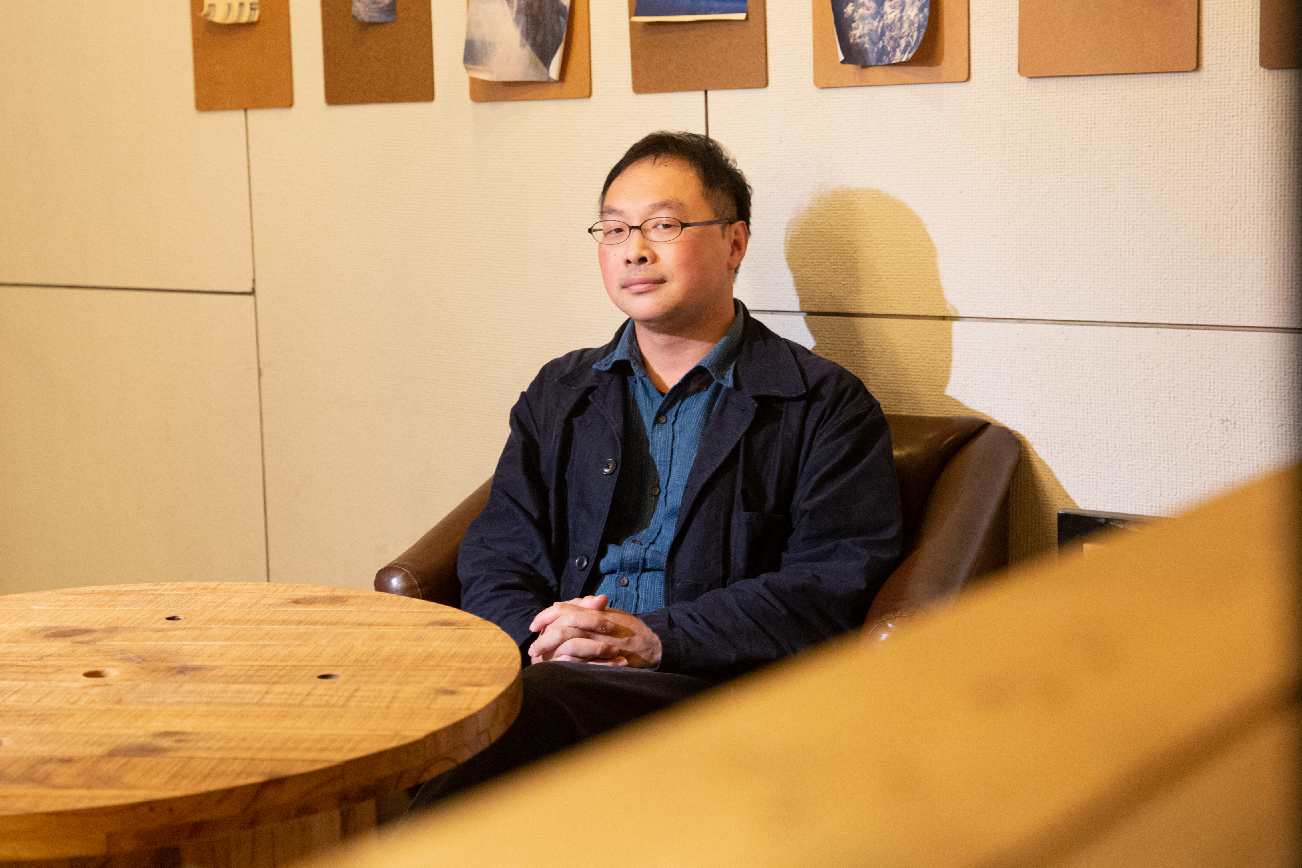 深田晃司認為過去作品中沒有聽障角色反而是奇怪的事情,為了電影《還有愛的日子》深入各單位進行田調,希望片中針對聽障的描繪能更貼近真實。