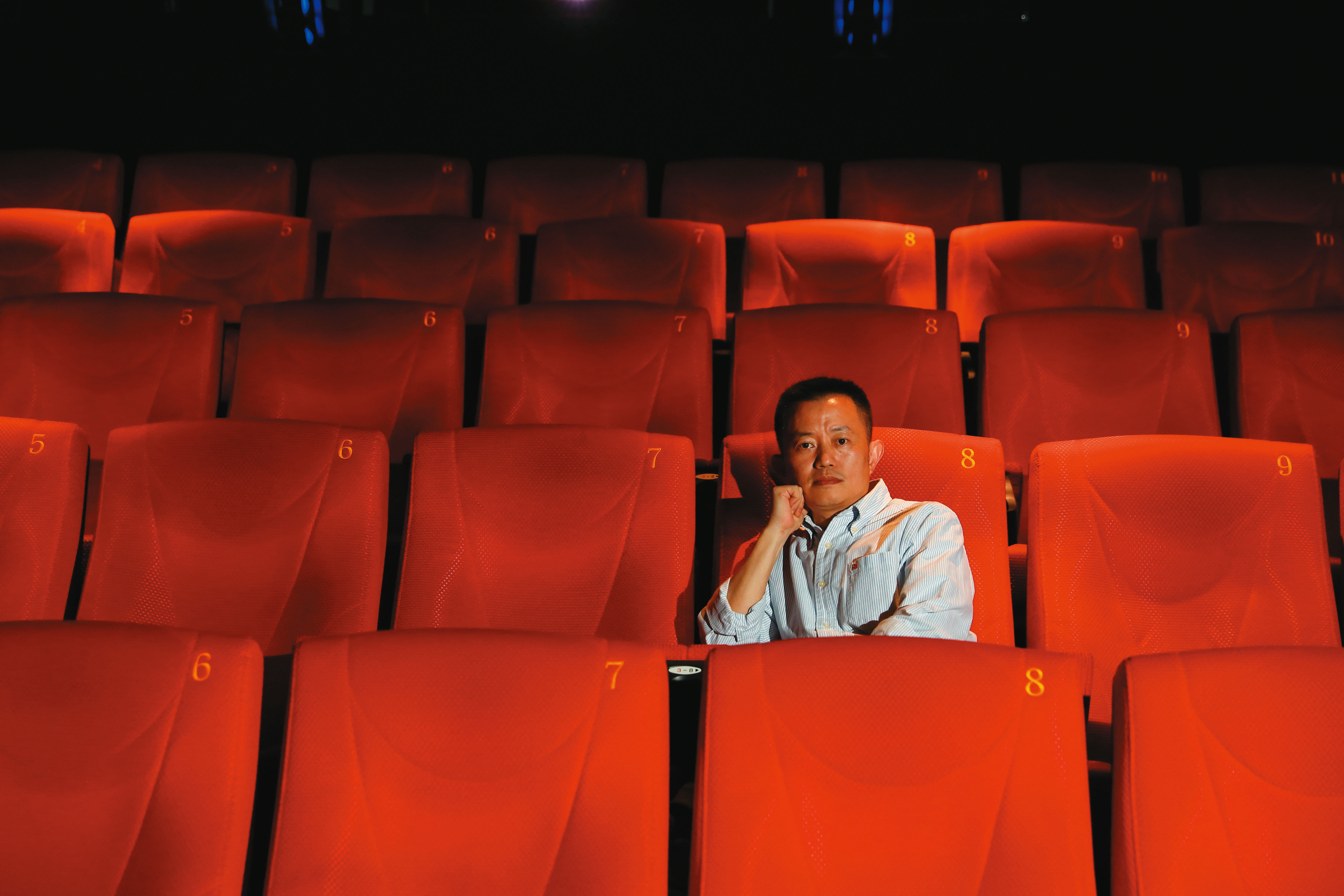 電影是夢，帶盧盈良逃離現實，也逼近現實。他說《神人之家》帶他去了世界各地的影展，但最重要的，還是帶他回家。