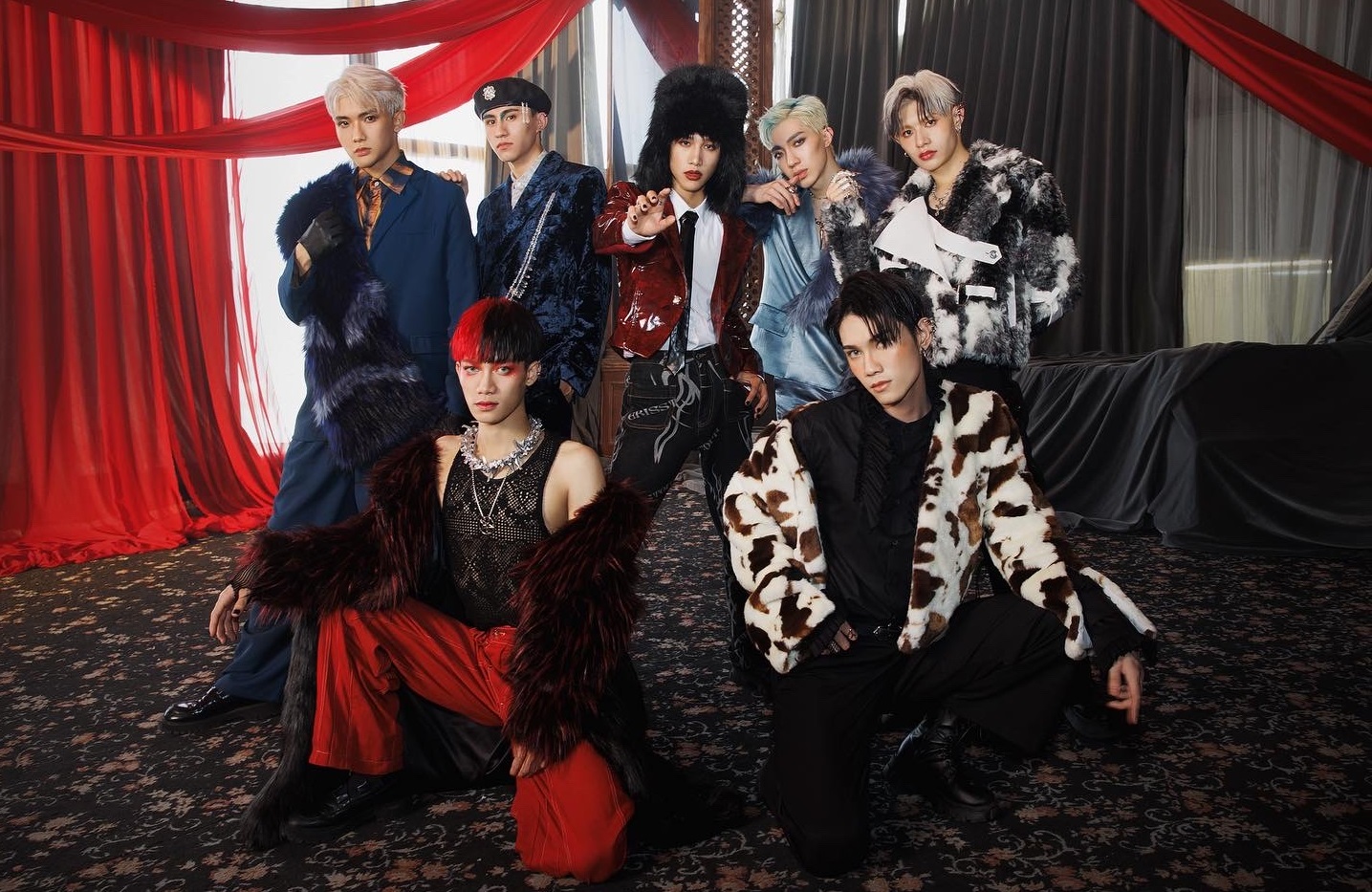 金星全體華麗變身，推出《原子少年》總決賽歌曲〈Hot Like Sun〉的MV版本。（踢帕娛樂提供）