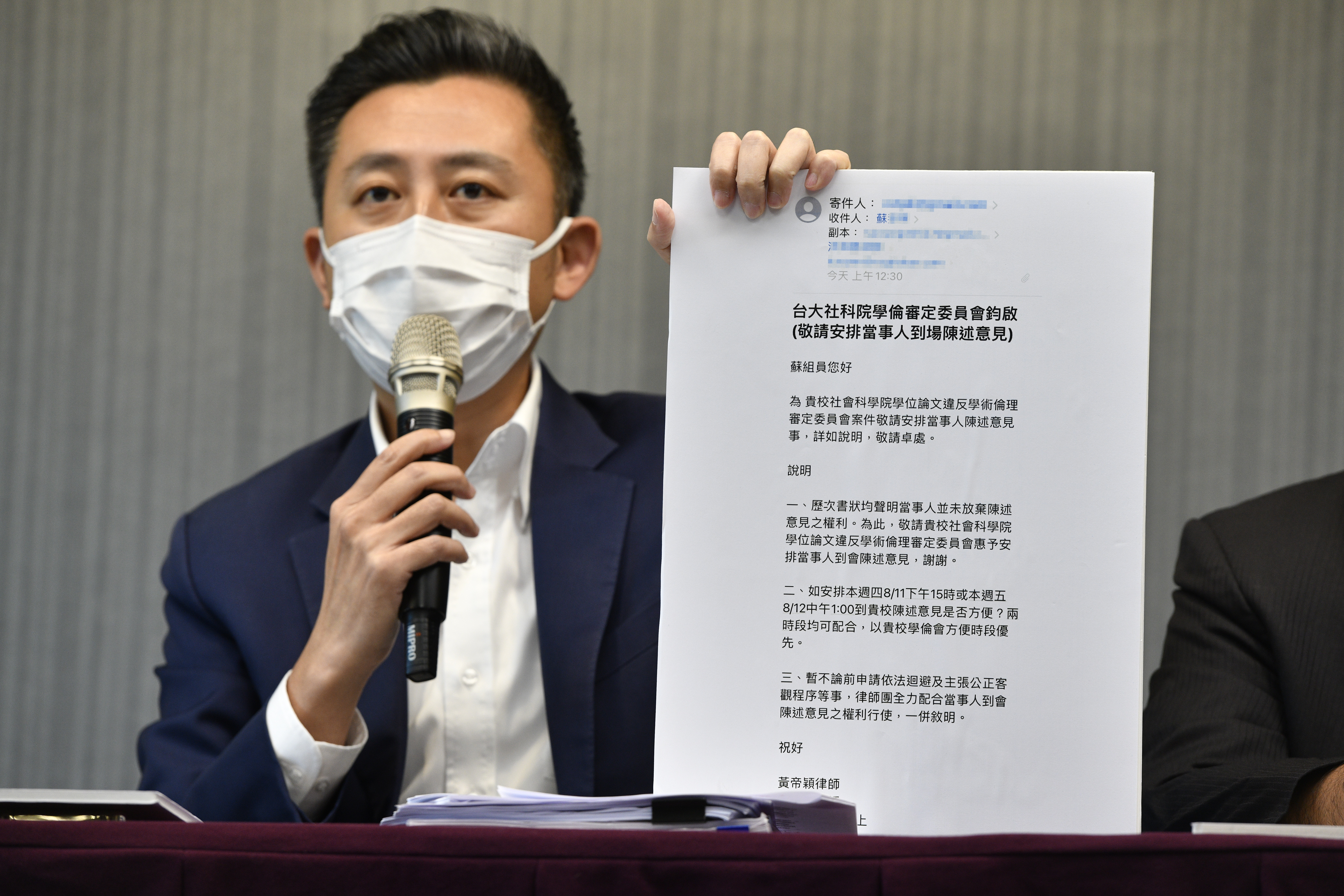 林智堅大動作召開記者會澄清，校方仍取消其碩士學位。