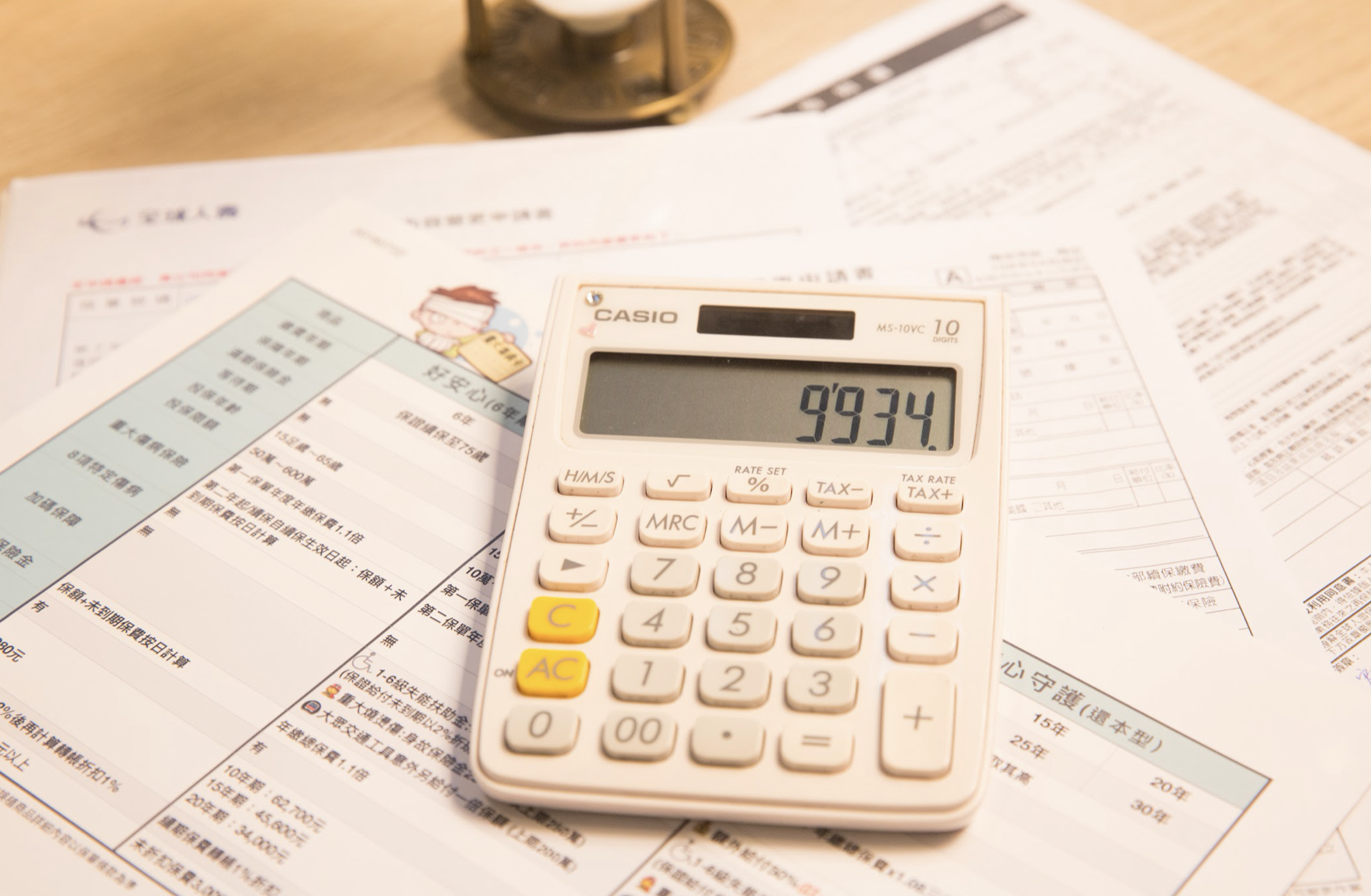 美國大幅升息，導致國內壽險業者遭到重創。