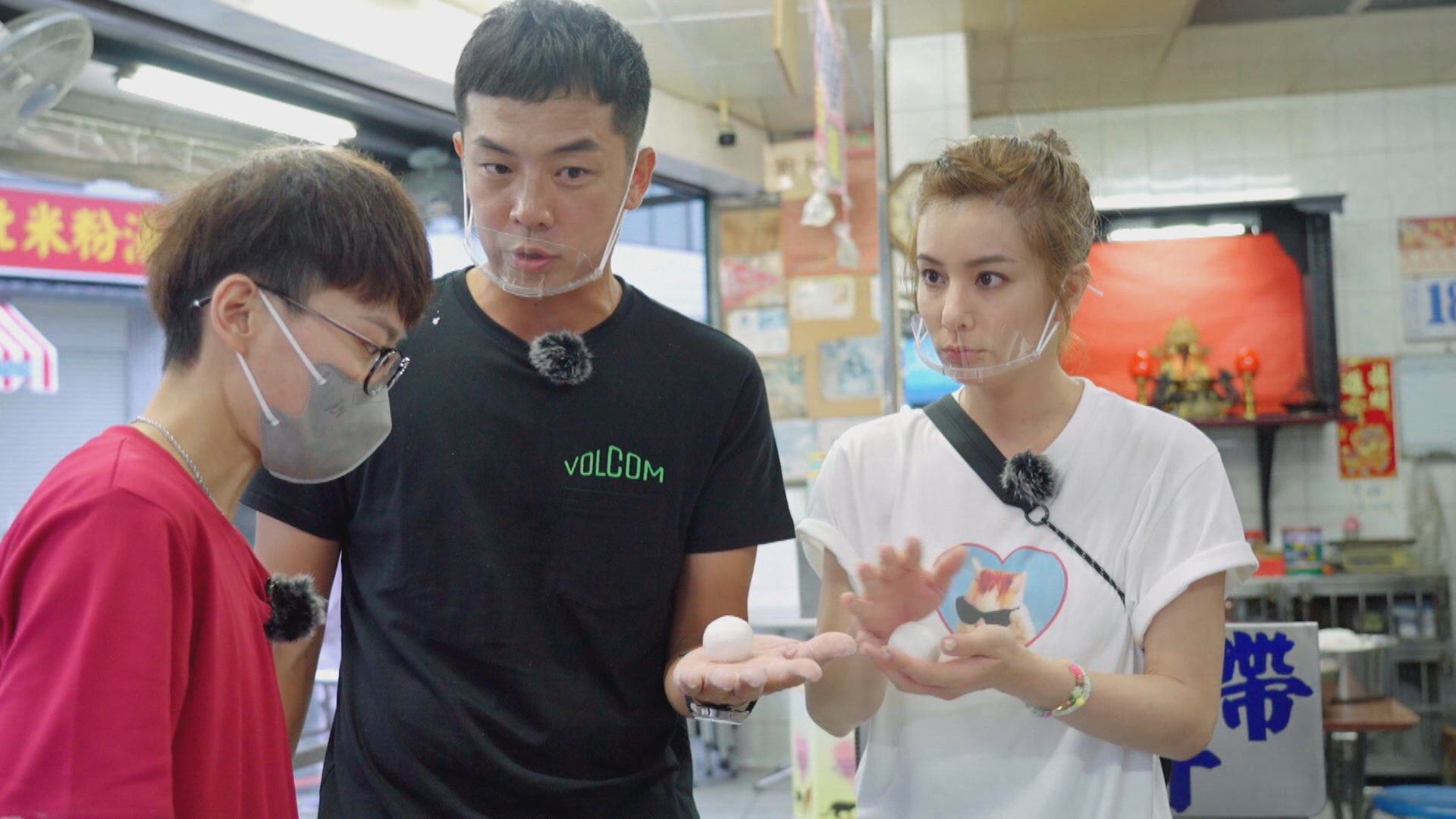 莎莎（右）在節目中嗆姚元浩（左），姚元浩回應莎莎瞪大眼睛，一臉尷尬。（好看娛樂提供）