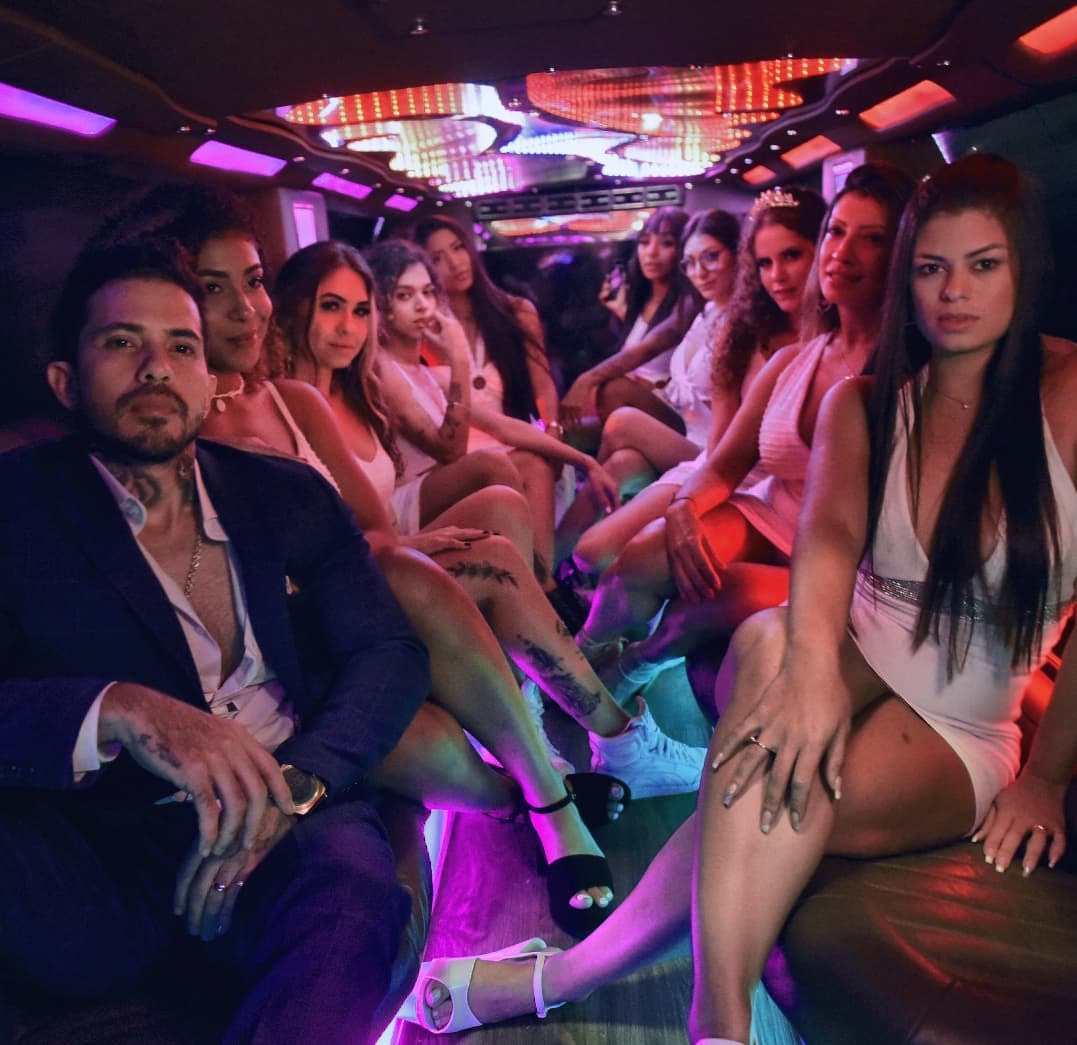 巴西一名男模烏索狂娶9妻，一年後有4名老婆提出離婚。（圖片取自Arthur O Urso Instagram）