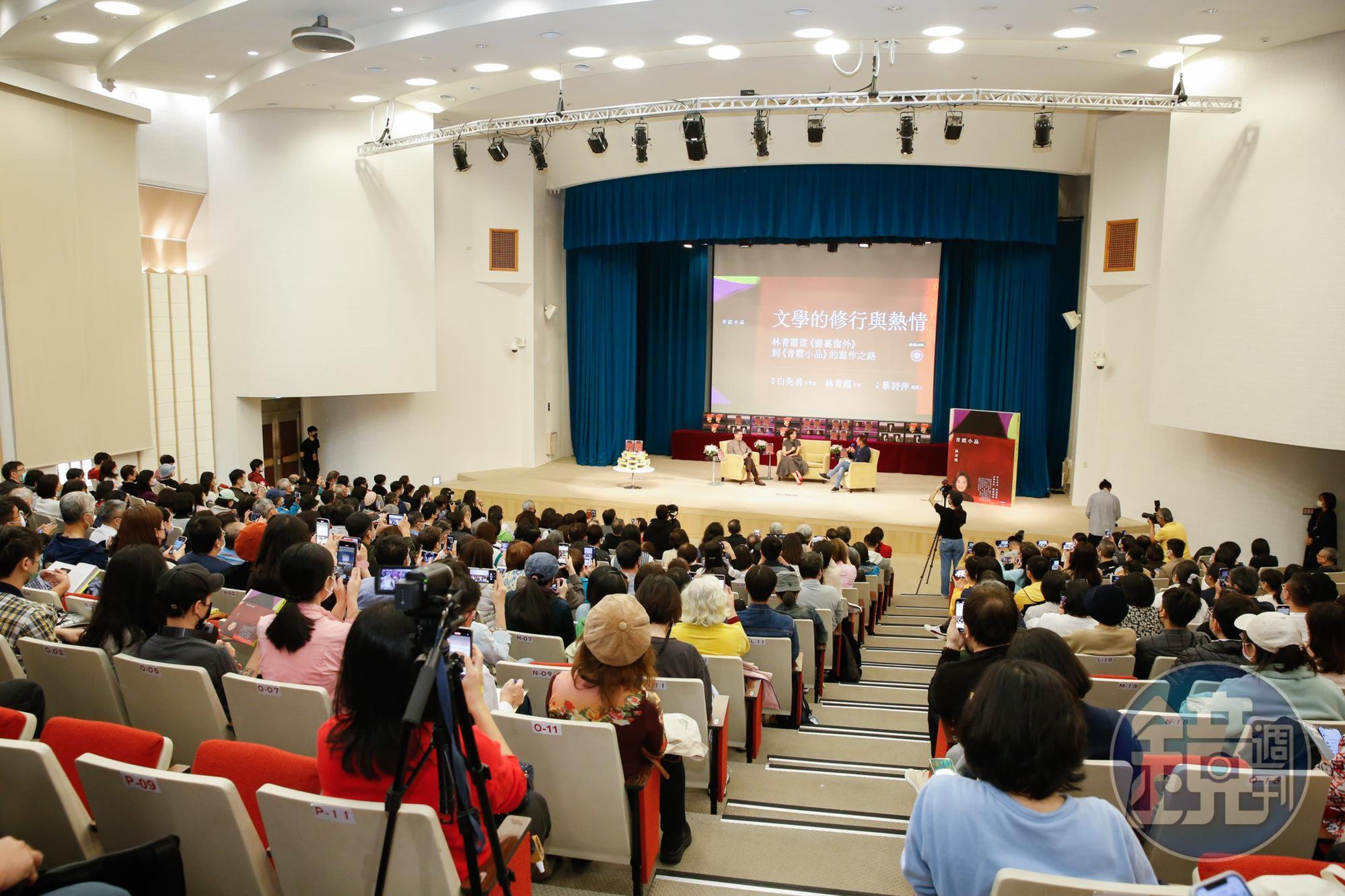 林青霞睽違8年面對書迷，吸引不少粉絲朝聖。