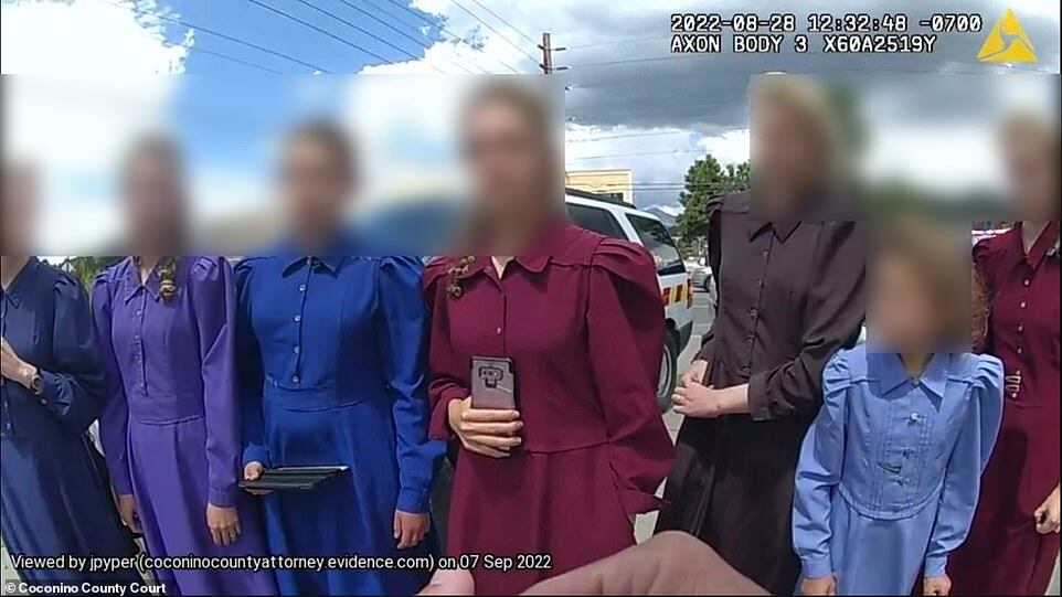 變態邪教「先知」娶20妻睡女兒當妾，最小僅9歲！男女信徒多P亂倫全來。（翻自《每日郵報》）